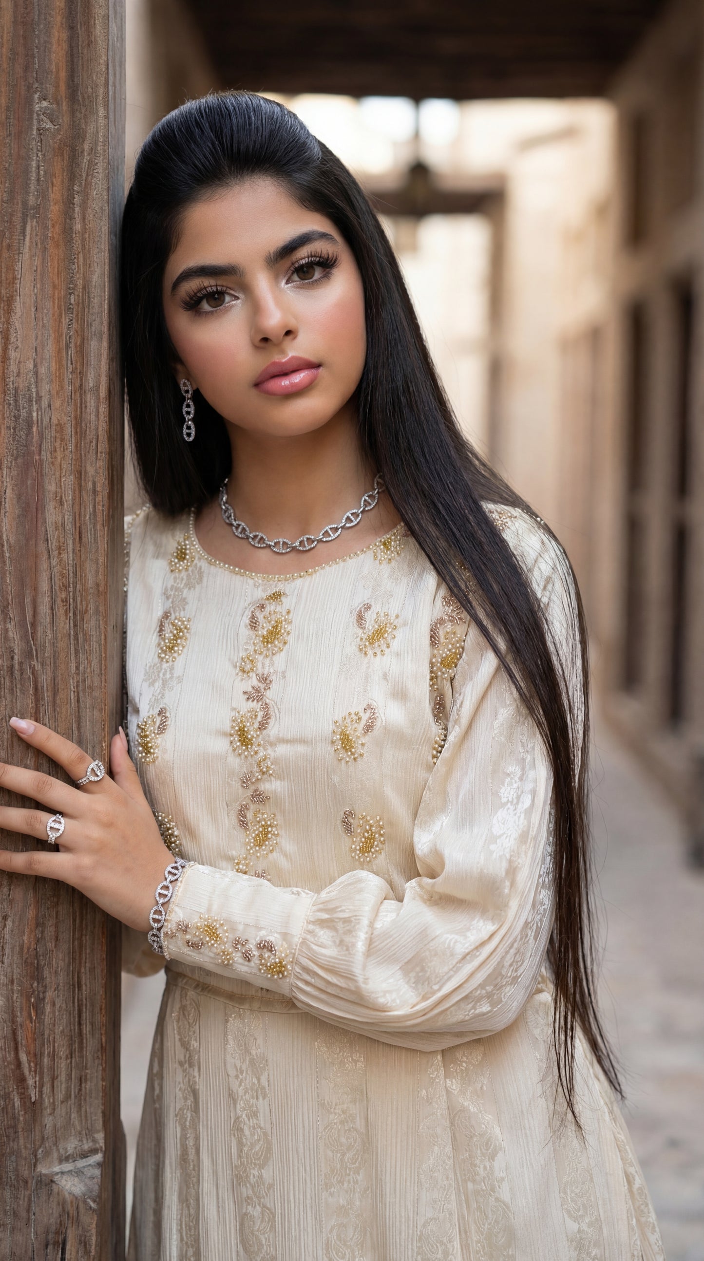 درس من الحرير المزراي   وتطريز مع شك