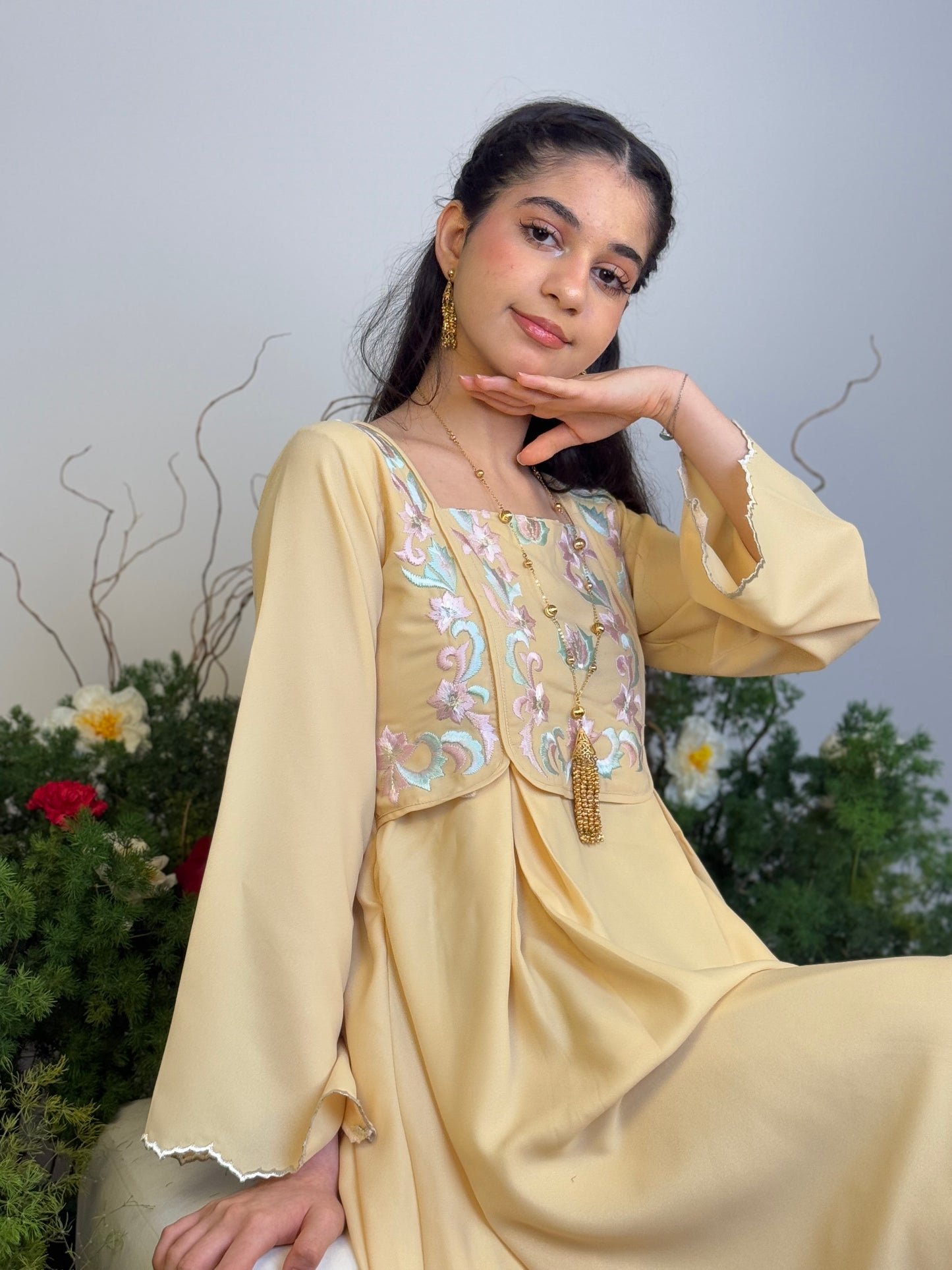 فستان من الكرب مع تطريز