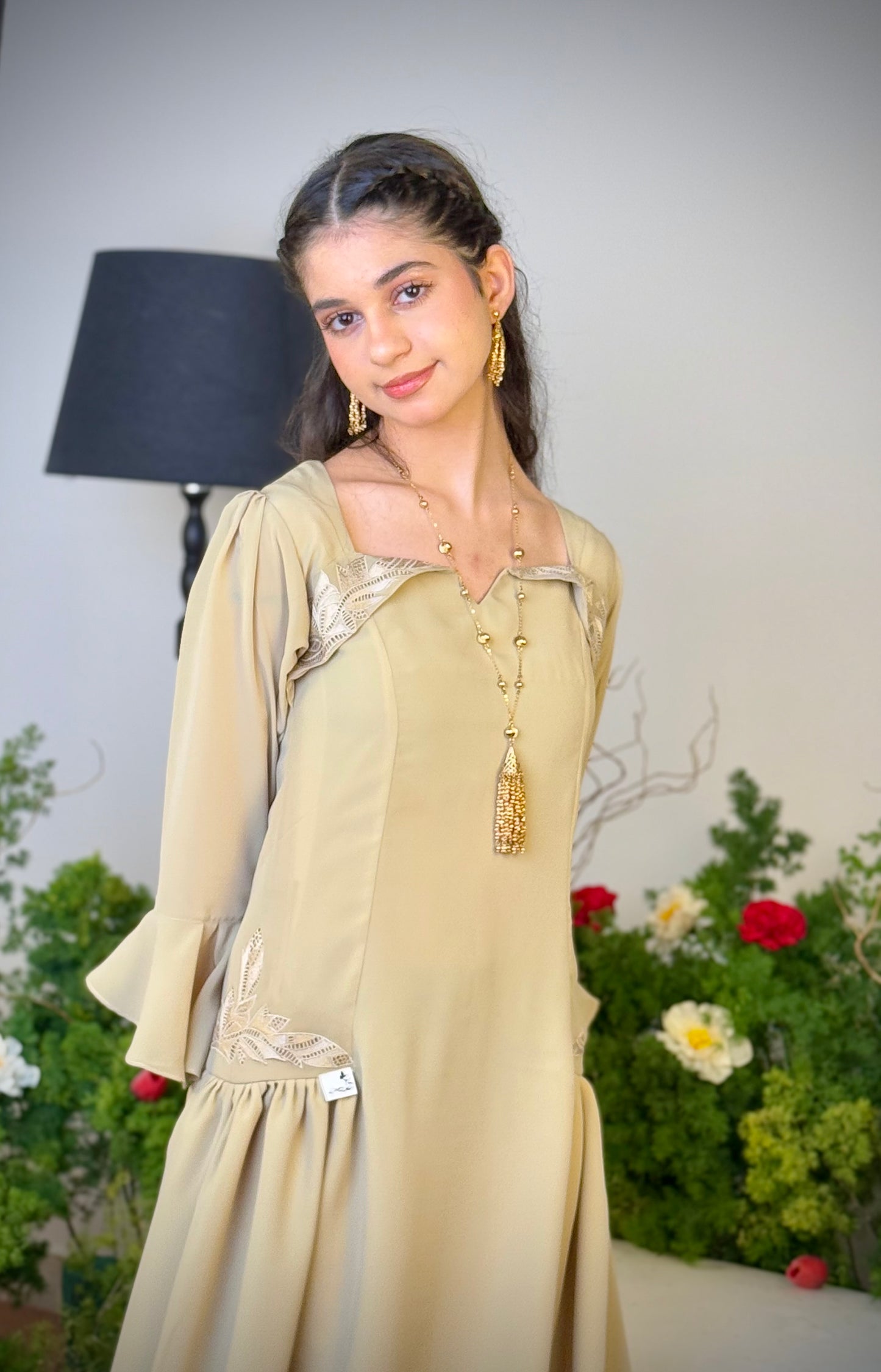 فستان من الحرير الالماس  مع تطريز مخرم