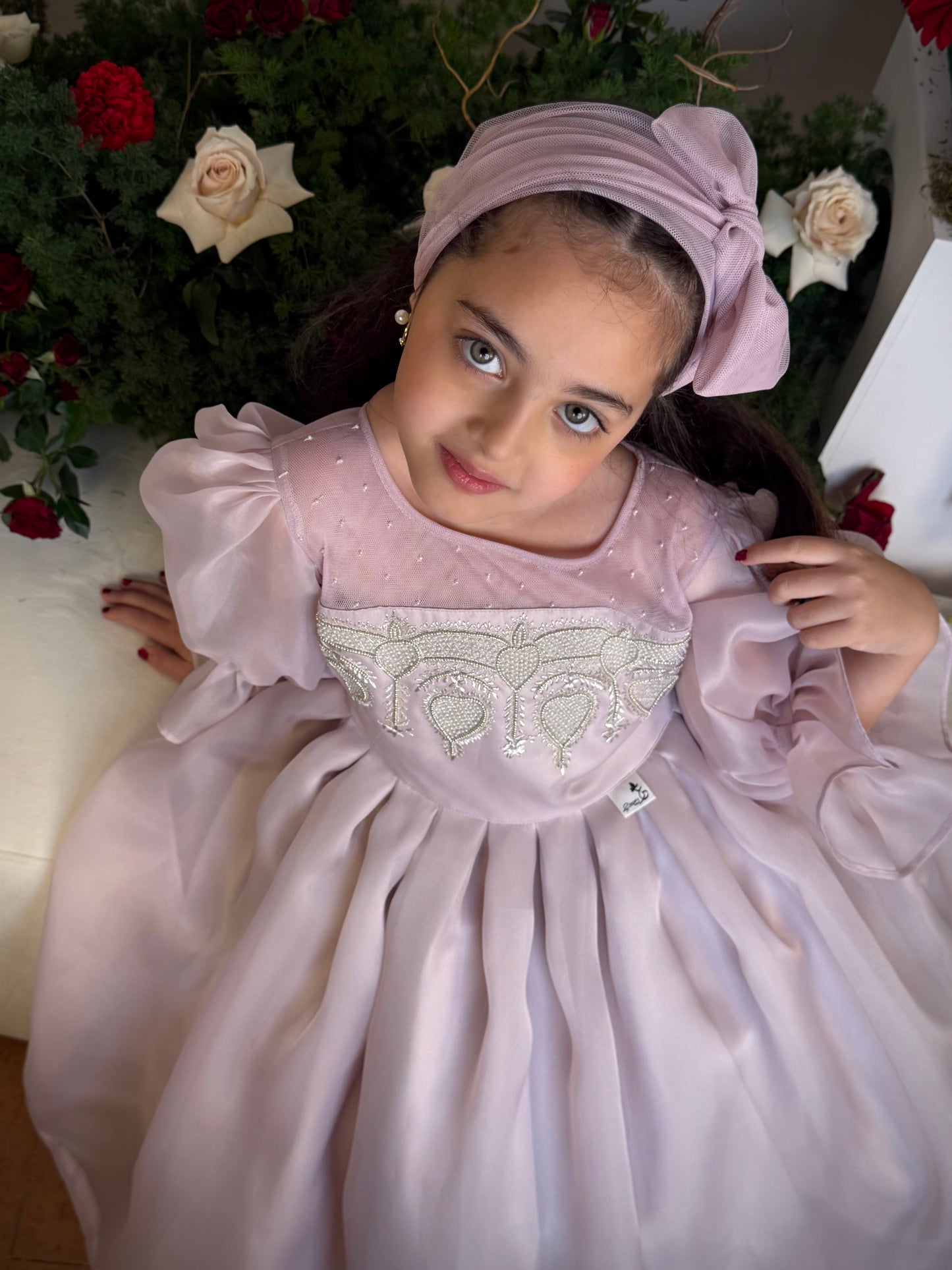 فستان من الاورجنزا مع دانتيل مشكوك