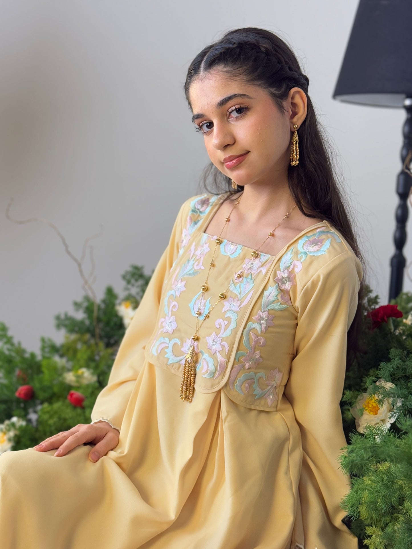 فستان من الكرب مع تطريز