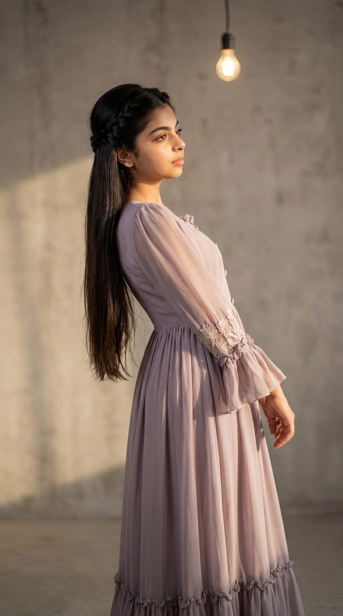 فستان من الشيفون مع دانتيل