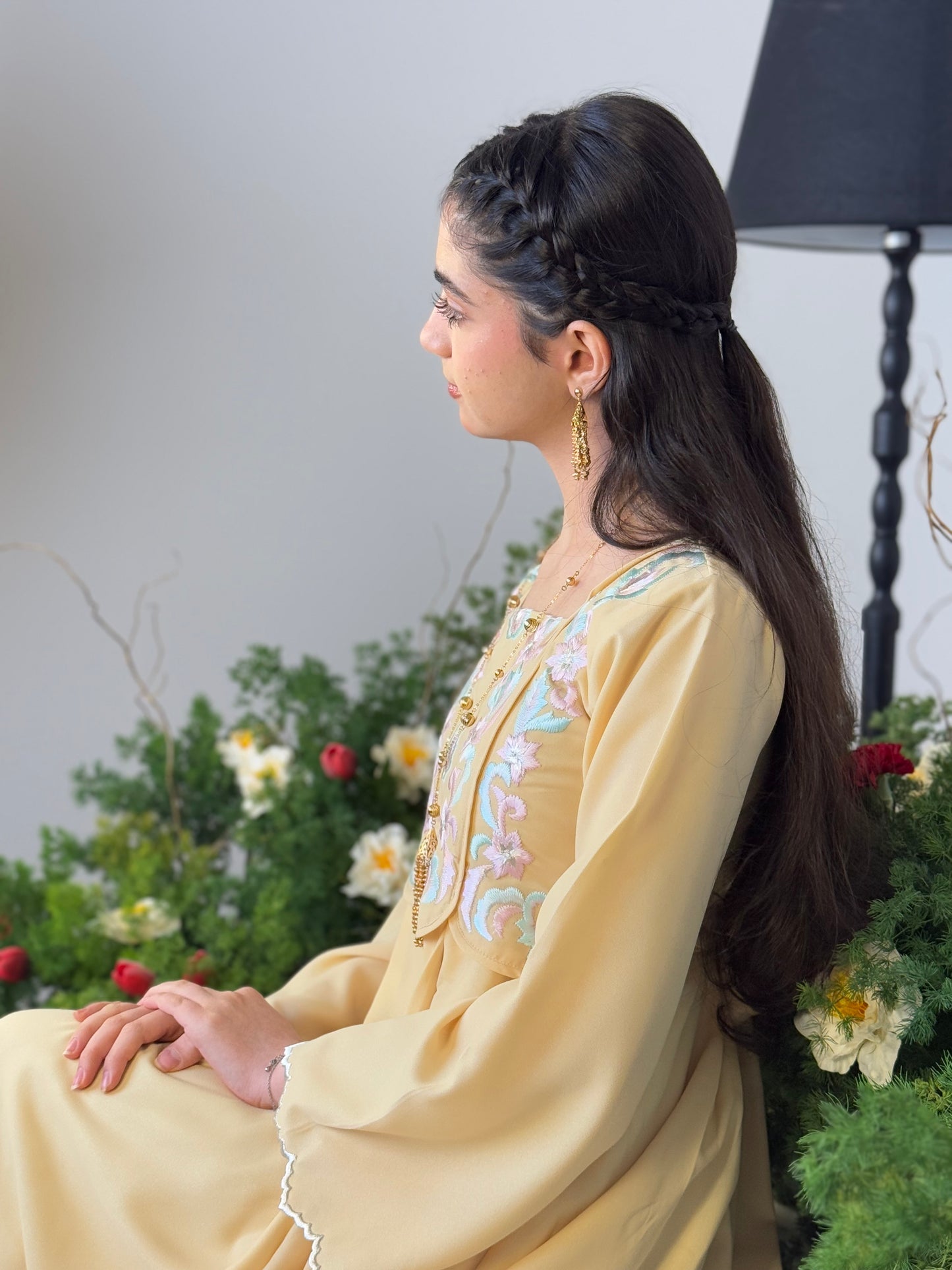 فستان من الكرب مع تطريز