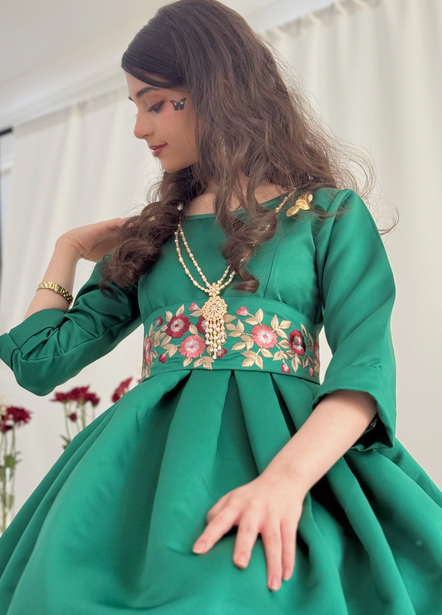 فستان مميز مع حزام مطرز 112