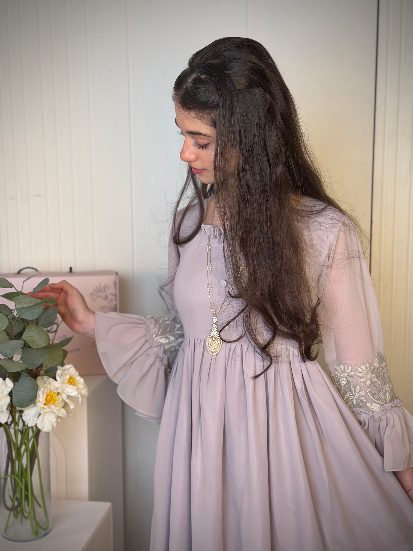 فستان من الشيفون مع دانتيل