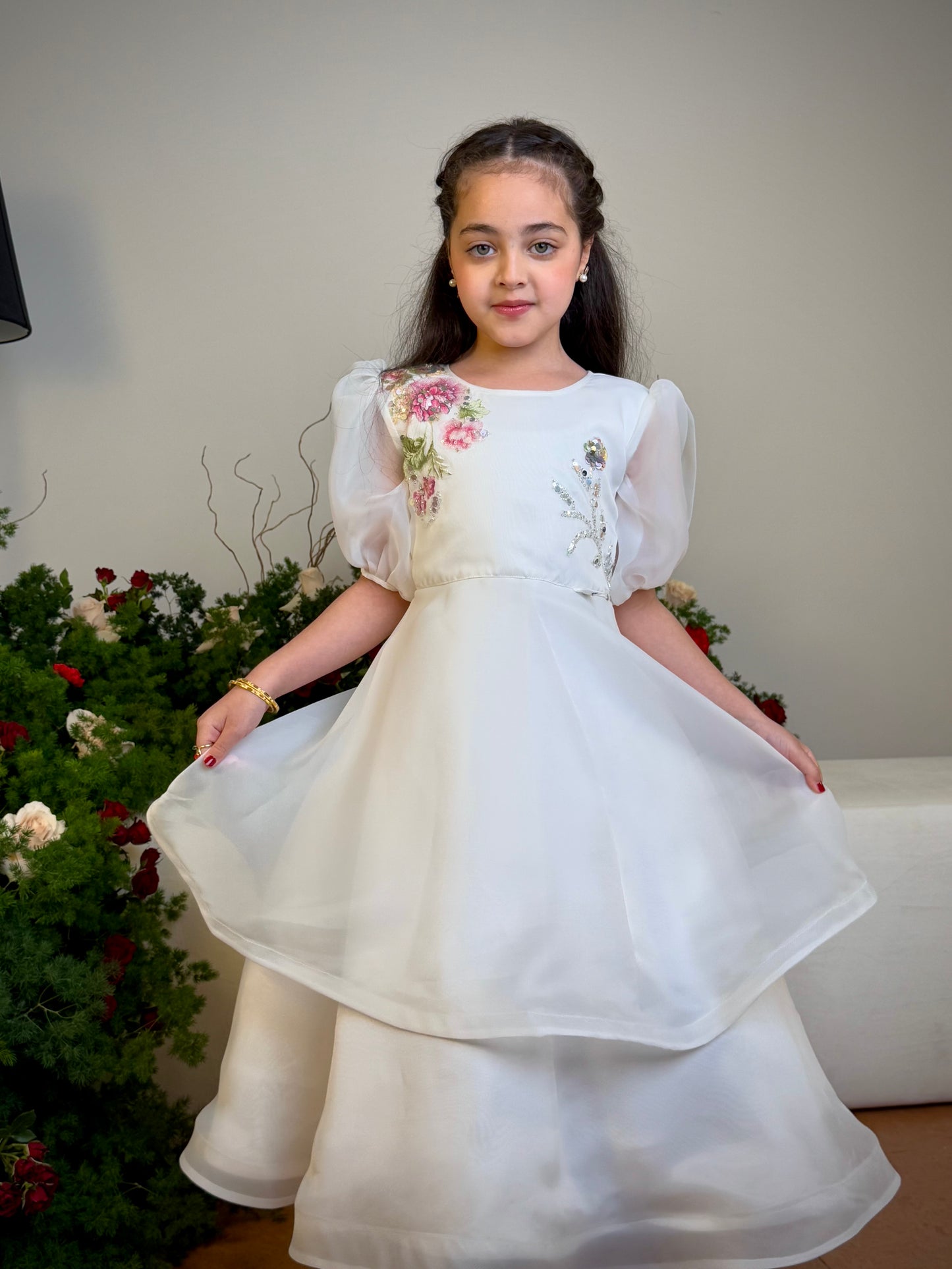 فستان من الاورجنزا مع تطريز وشك