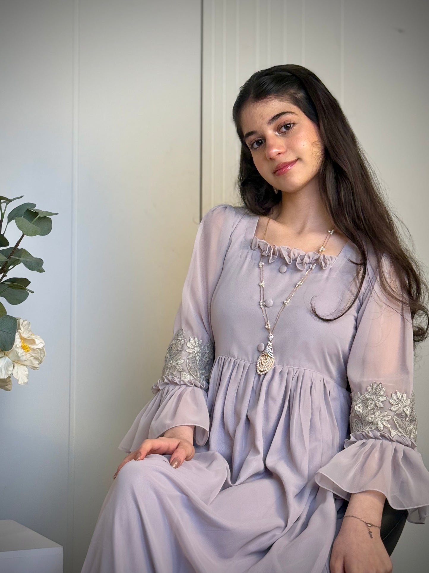 فستان من الشيفون مع دانتيل