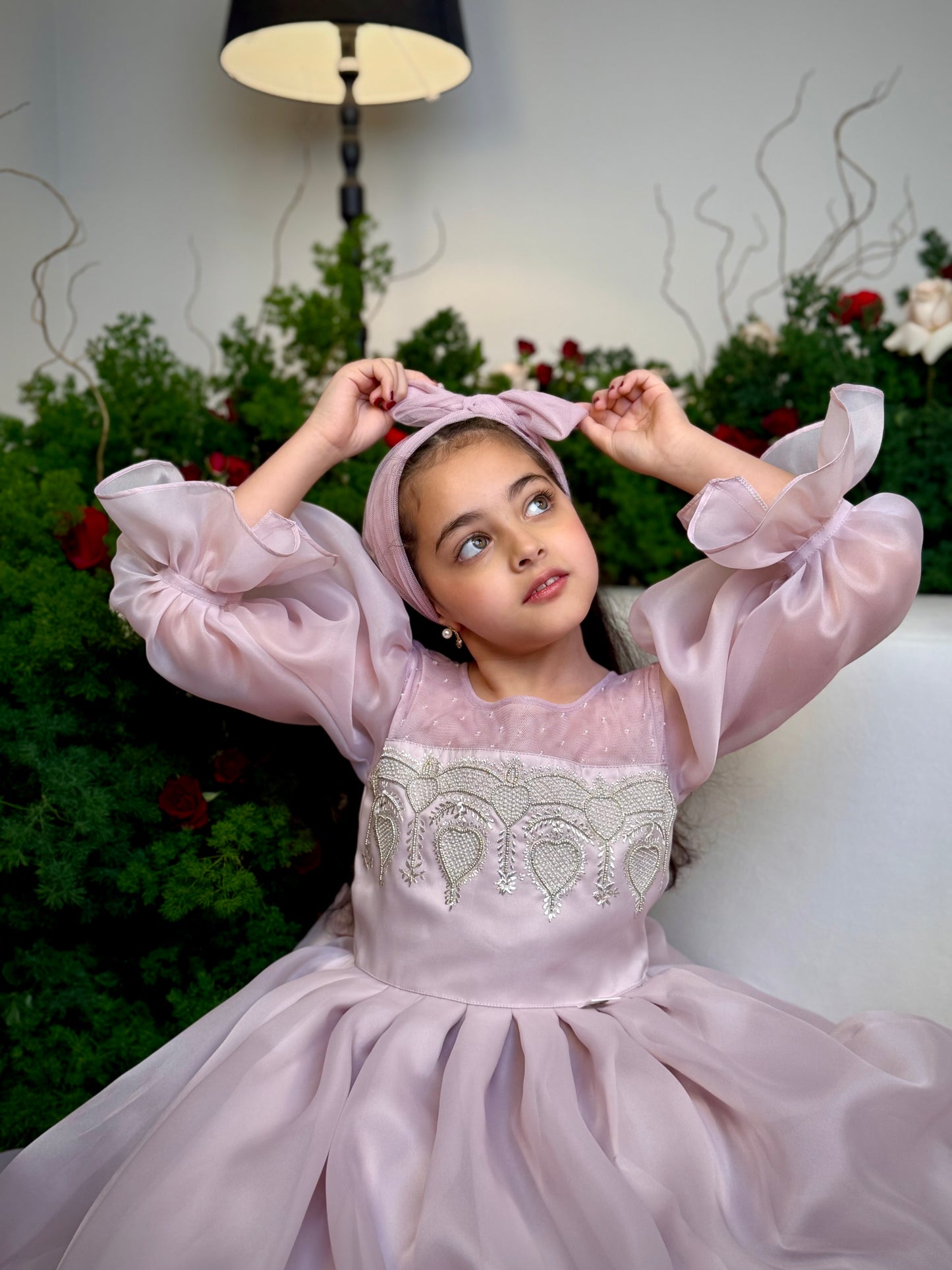 فستان من الاورجنزا مع دانتيل مشكوك