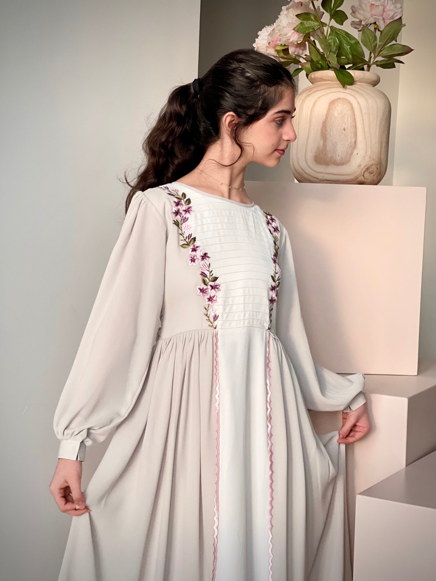 فستان كريب طبقتين مع تطريز (الأم والبنت )