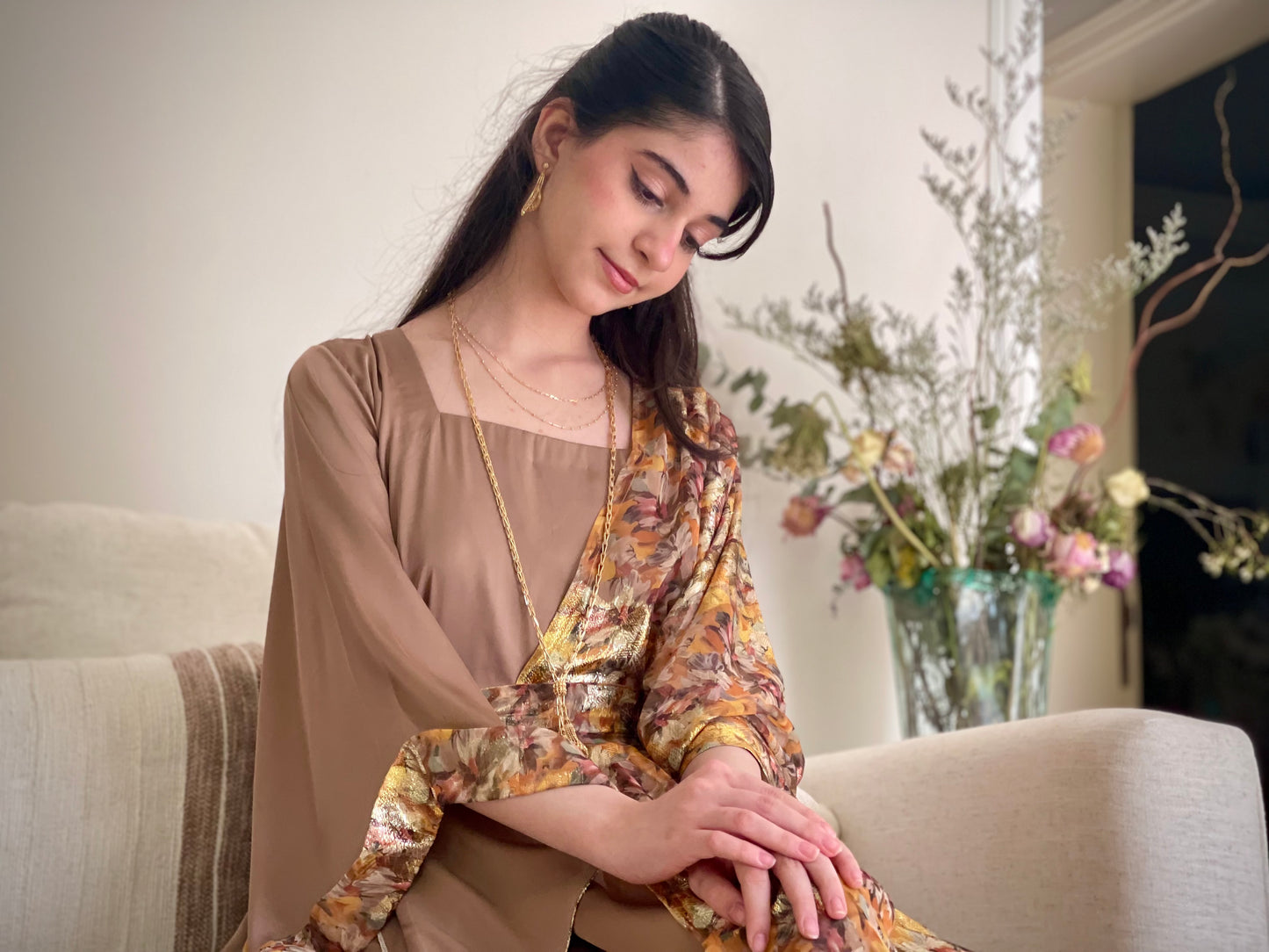 فستان من  الشيفون المزراي والحرير الساده