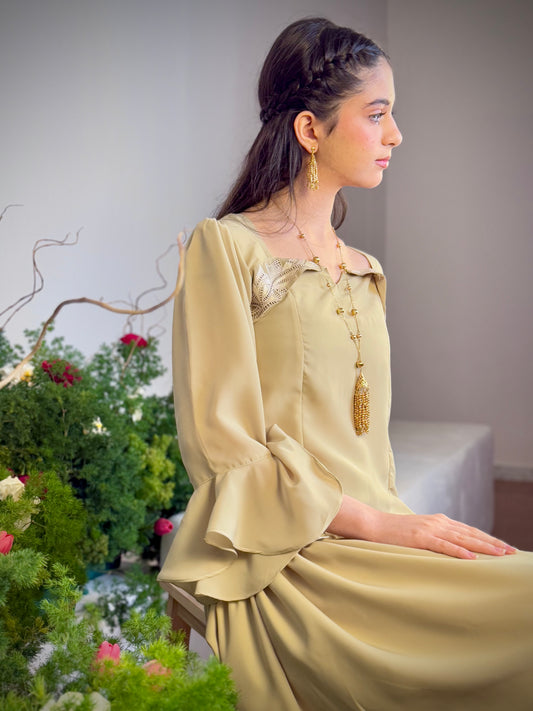 فستان من الحرير الالماس  مع تطريز مخرم