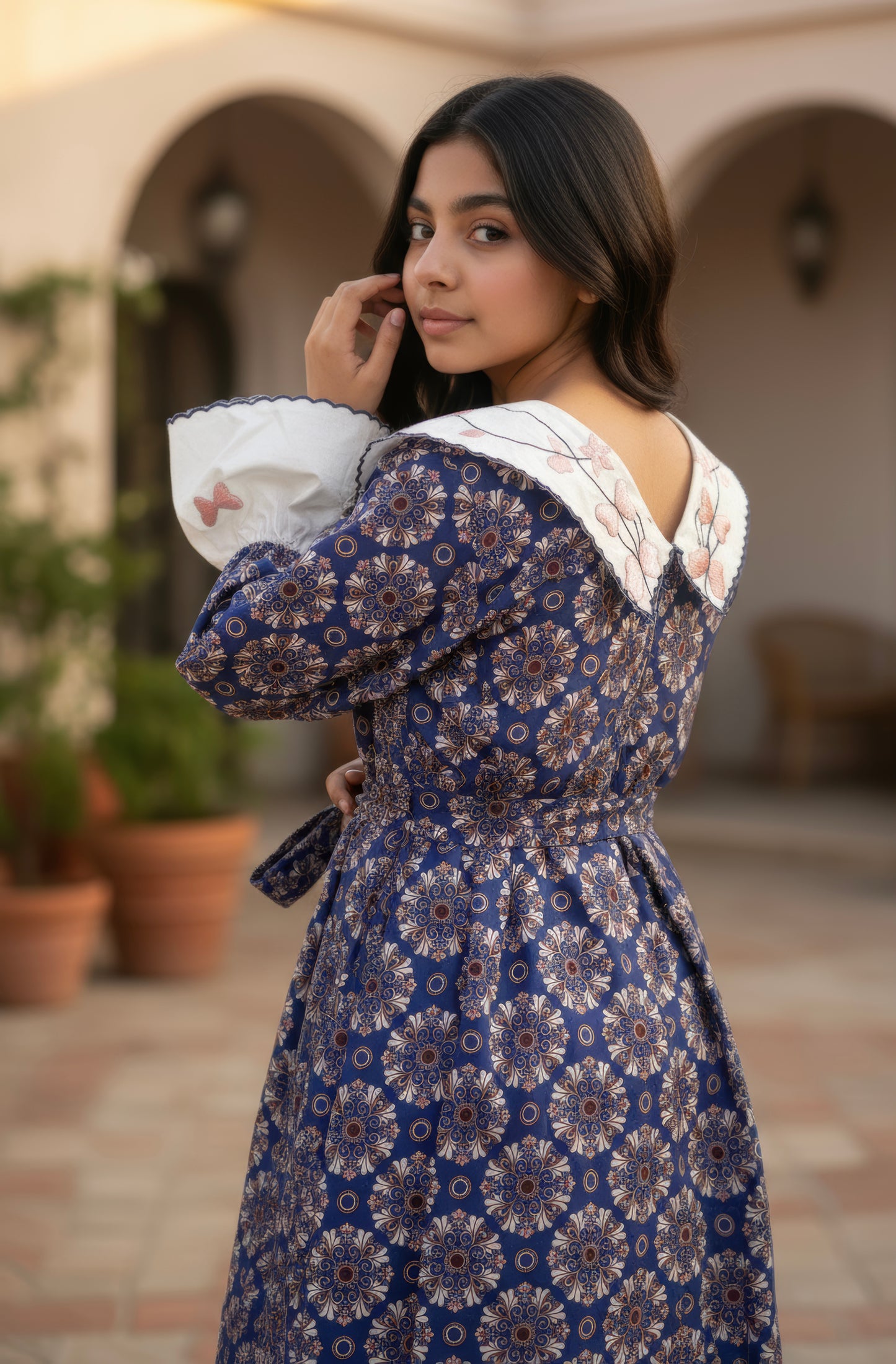 فستان قطن مع تطريز ودمج الساده