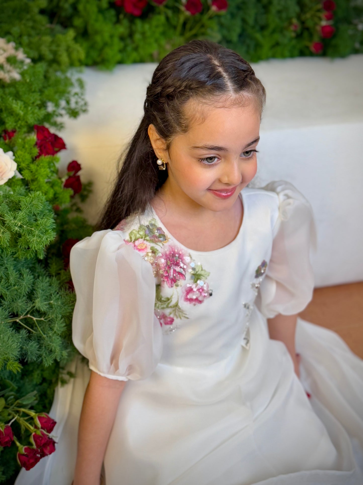 فستان من الاورجنزا مع تطريز وشك