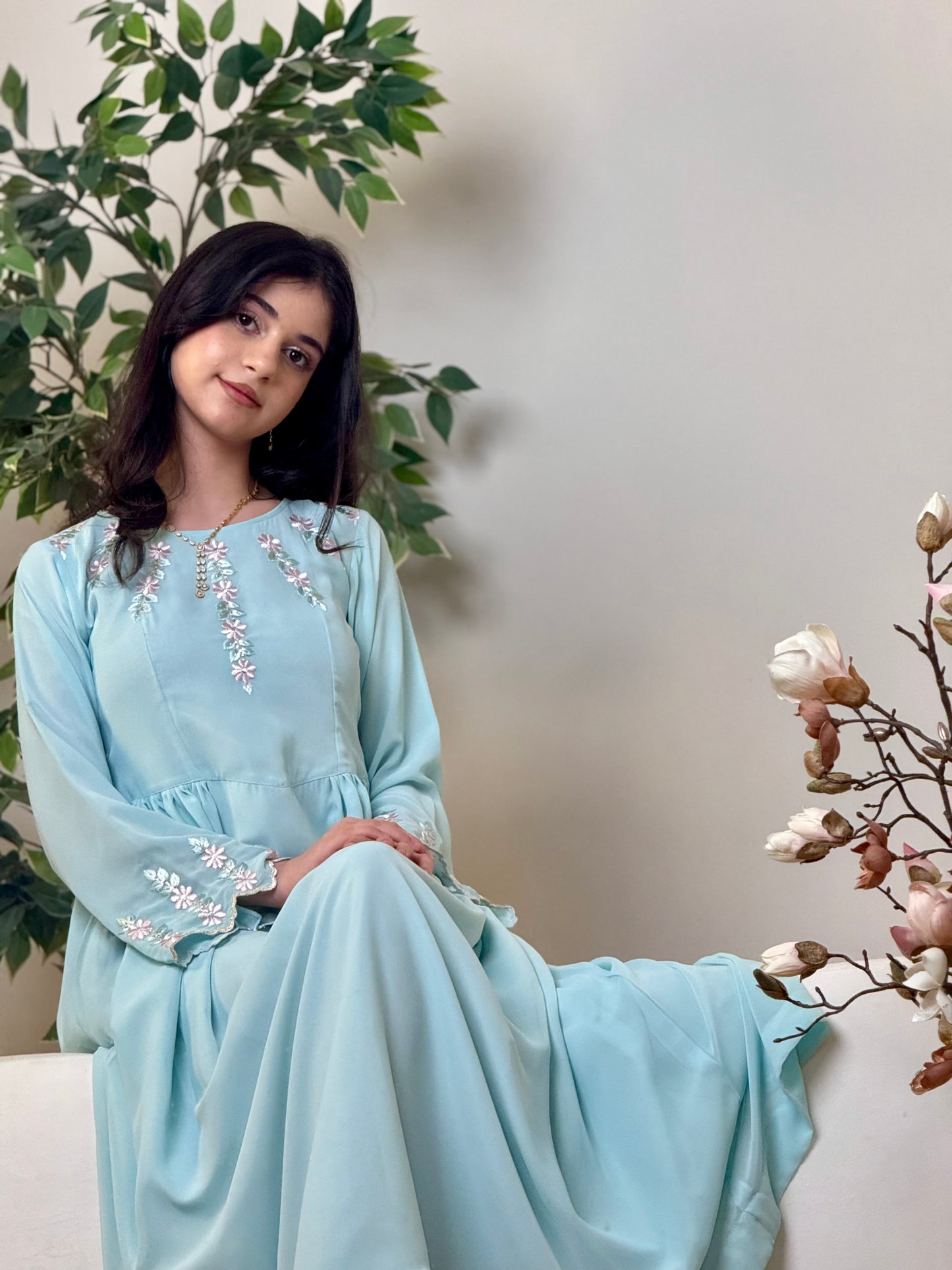 فستان  شيفون مع تطريز