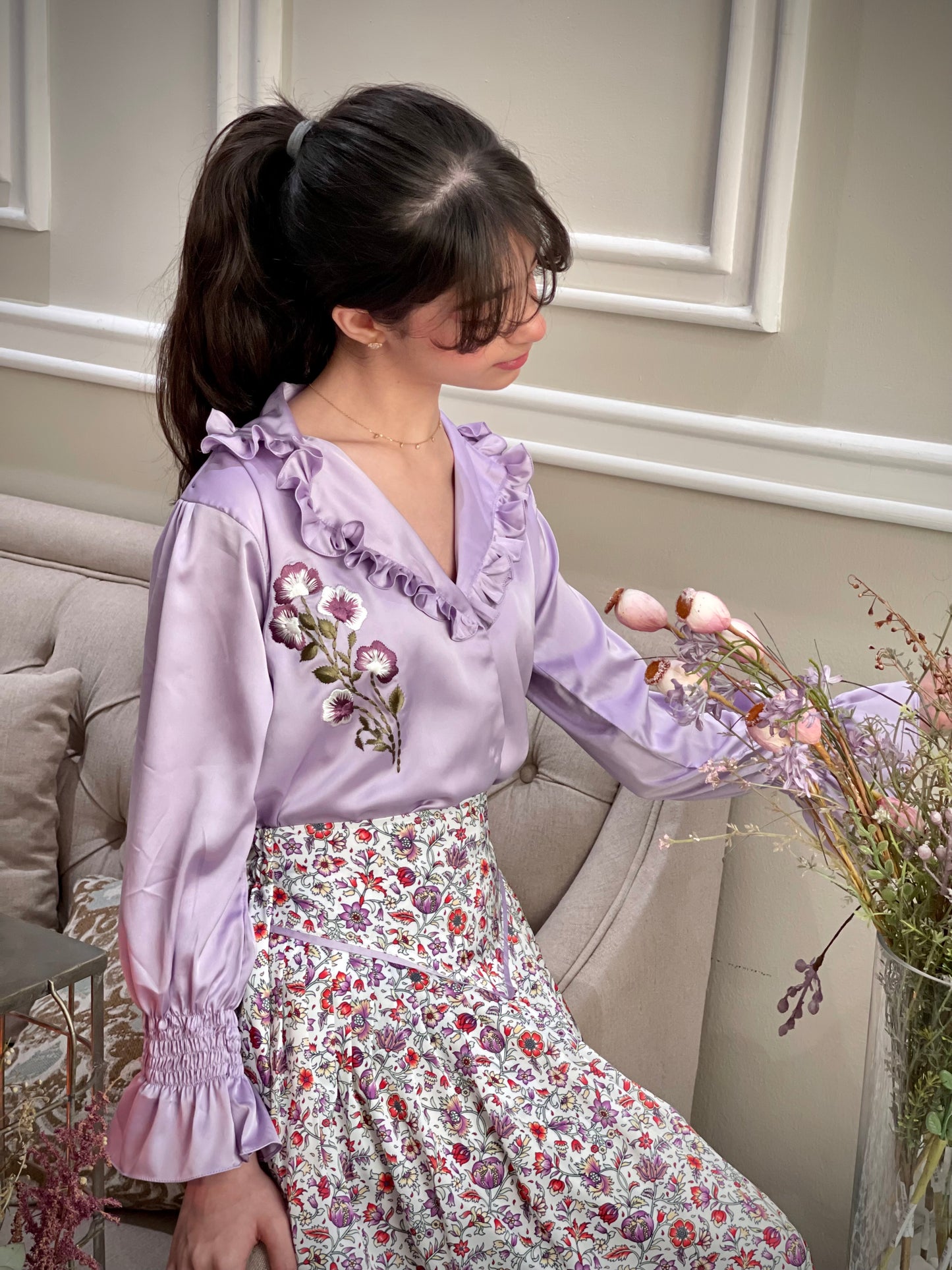 قميص وتنوره من الحرير مع تطريز 110