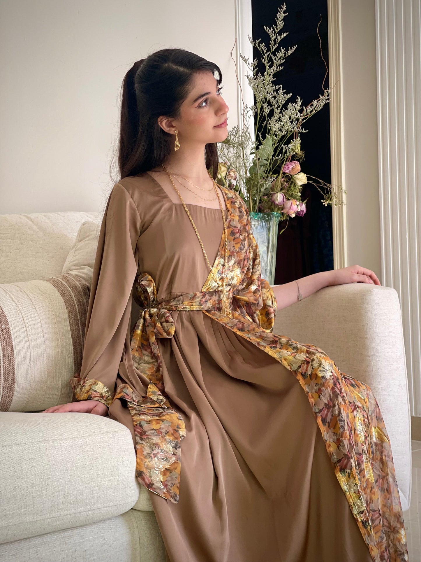 فستان من  الشيفون المزراي والحرير الساده