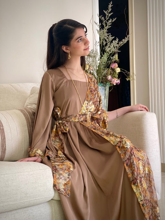 فستان من  الشيفون المزراي والحرير الساده