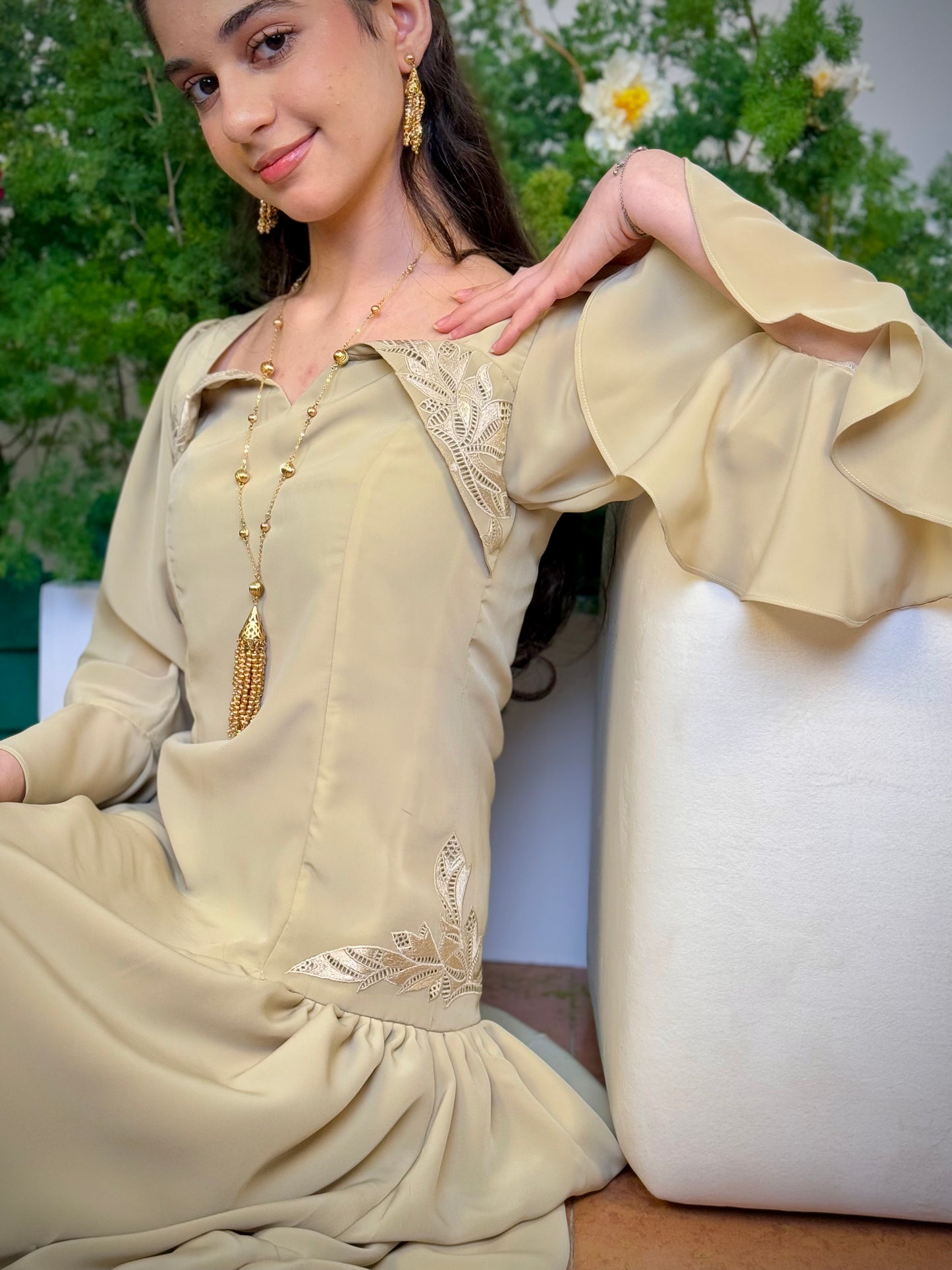 فستان من الحرير الالماس  مع تطريز مخرم