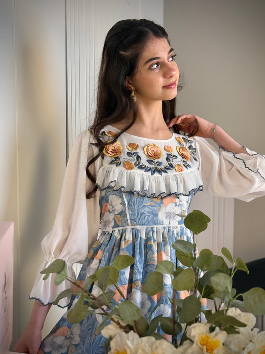 فستان من الحرير مع تطريز 3d