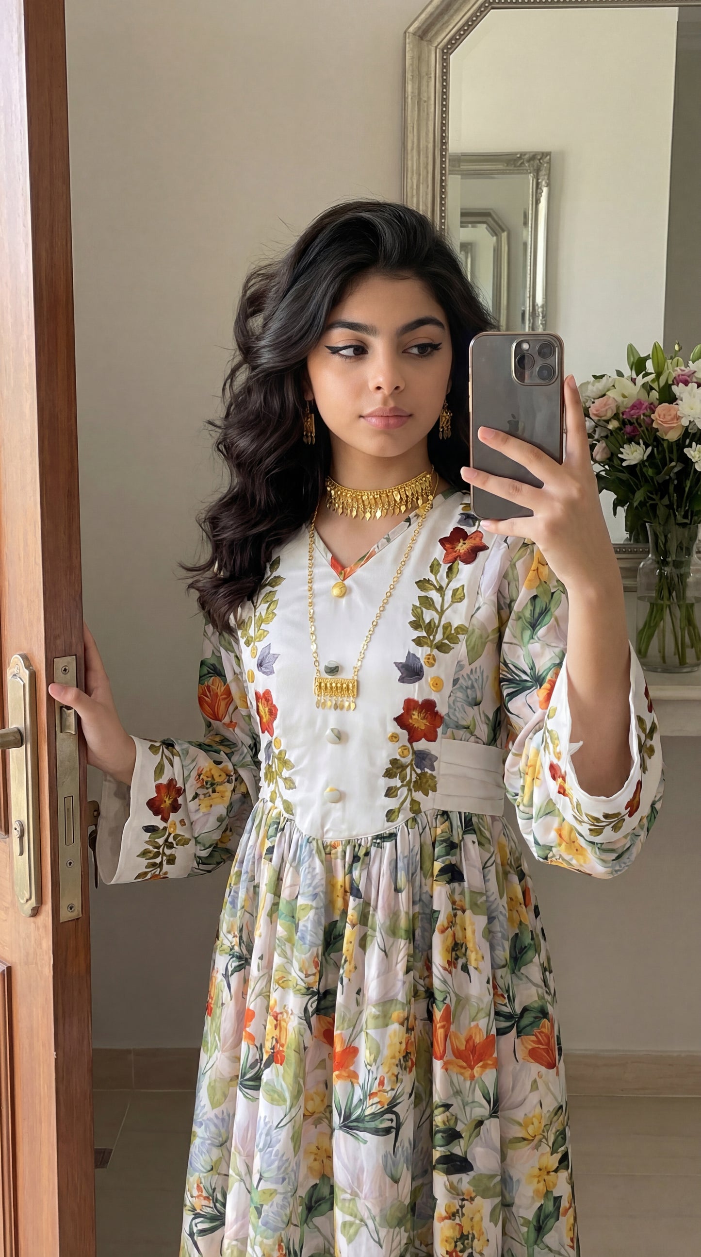 فستان   من الحرير  مع تطريز