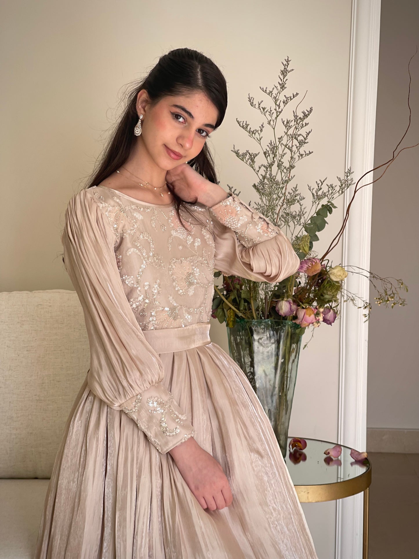 فستان روز ارجنزا مع صدرية مشغوله وجيبون داخلي منفصل