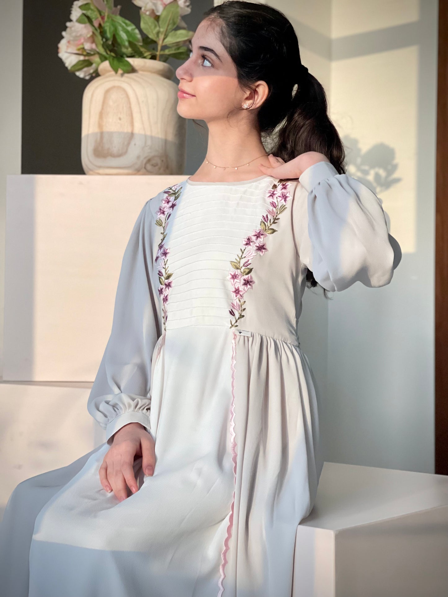 فستان كريب طبقتين مع تطريز (الأم والبنت )