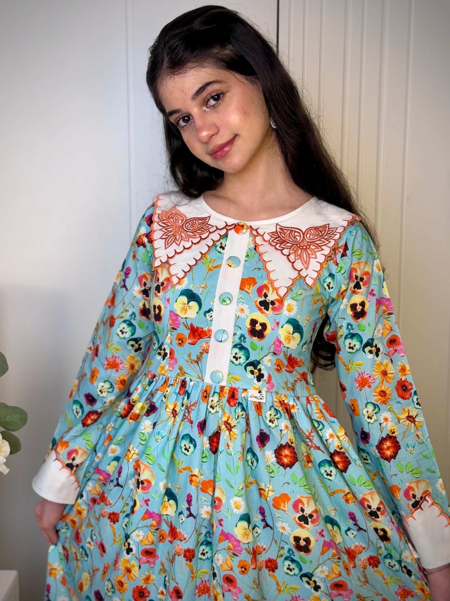 فستان قطن مع تطريز