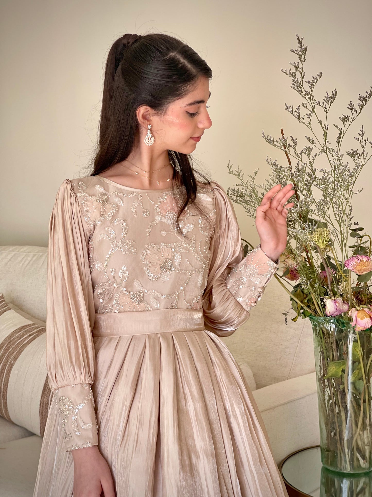 فستان روز ارجنزا مع صدرية مشغوله وجيبون داخلي منفصل