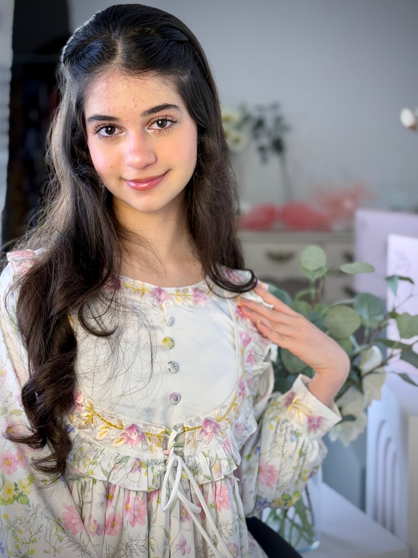 فستان من الحرير مع تطريز على شكل جاكيت