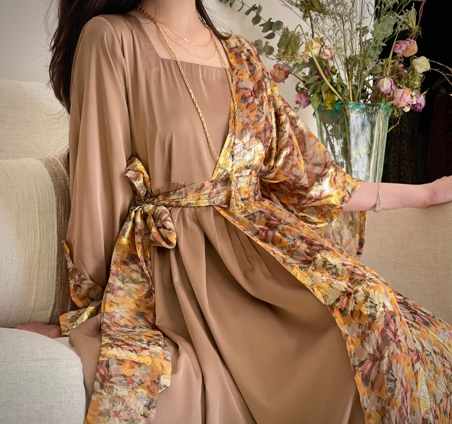 فستان من  الشيفون المزراي والحرير الساده