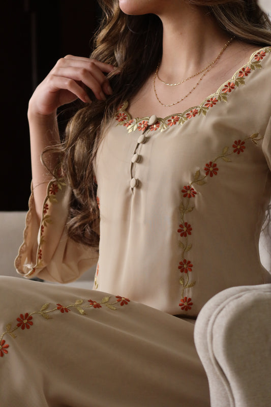 دبل شيفون مطرز بشكل ناعم