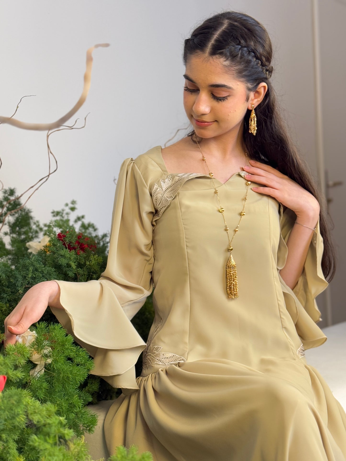 فستان من الحرير الالماس  مع تطريز مخرم