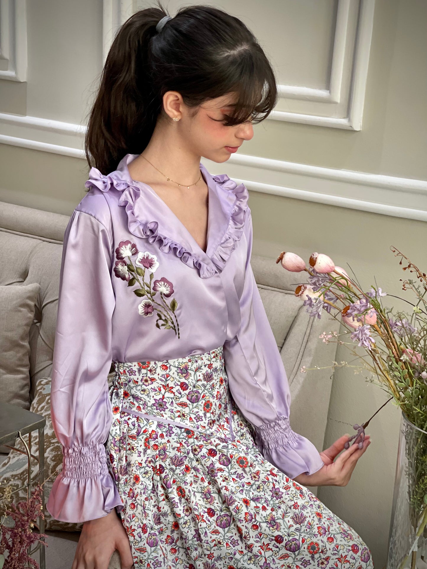 قميص وتنوره من الحرير مع تطريز 110