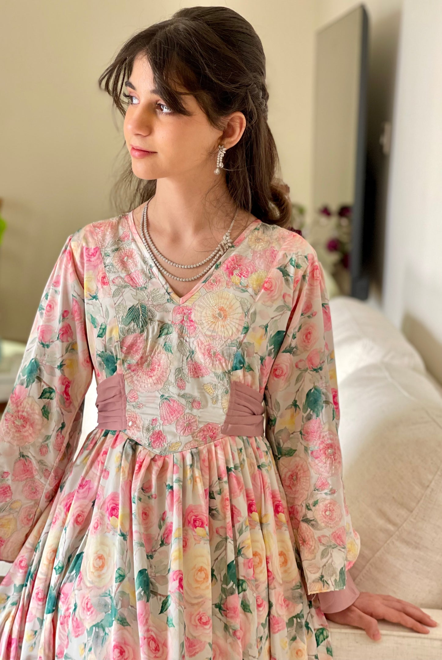 حرير مع نطريز زري وشيفون