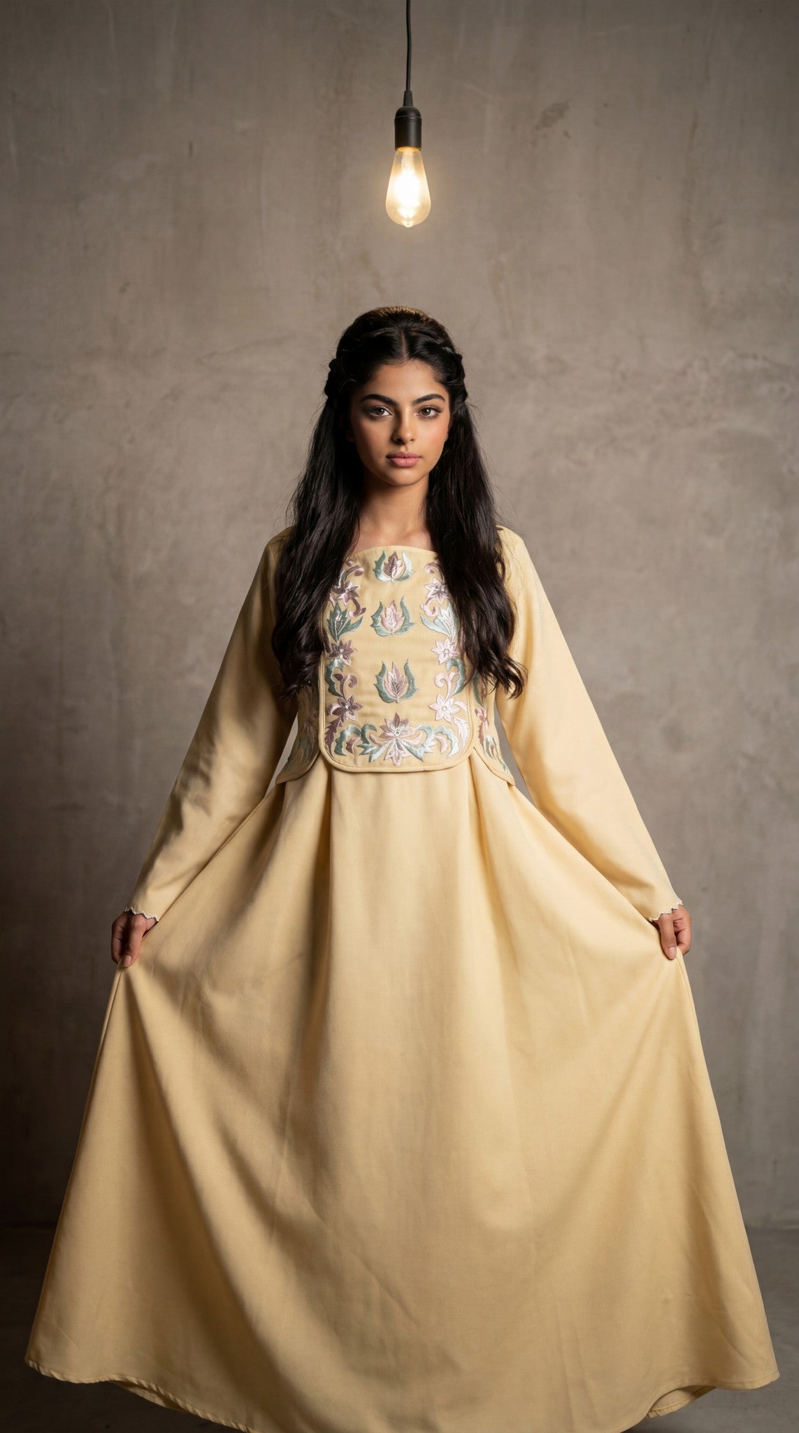 فستان من الكرب مع تطريز