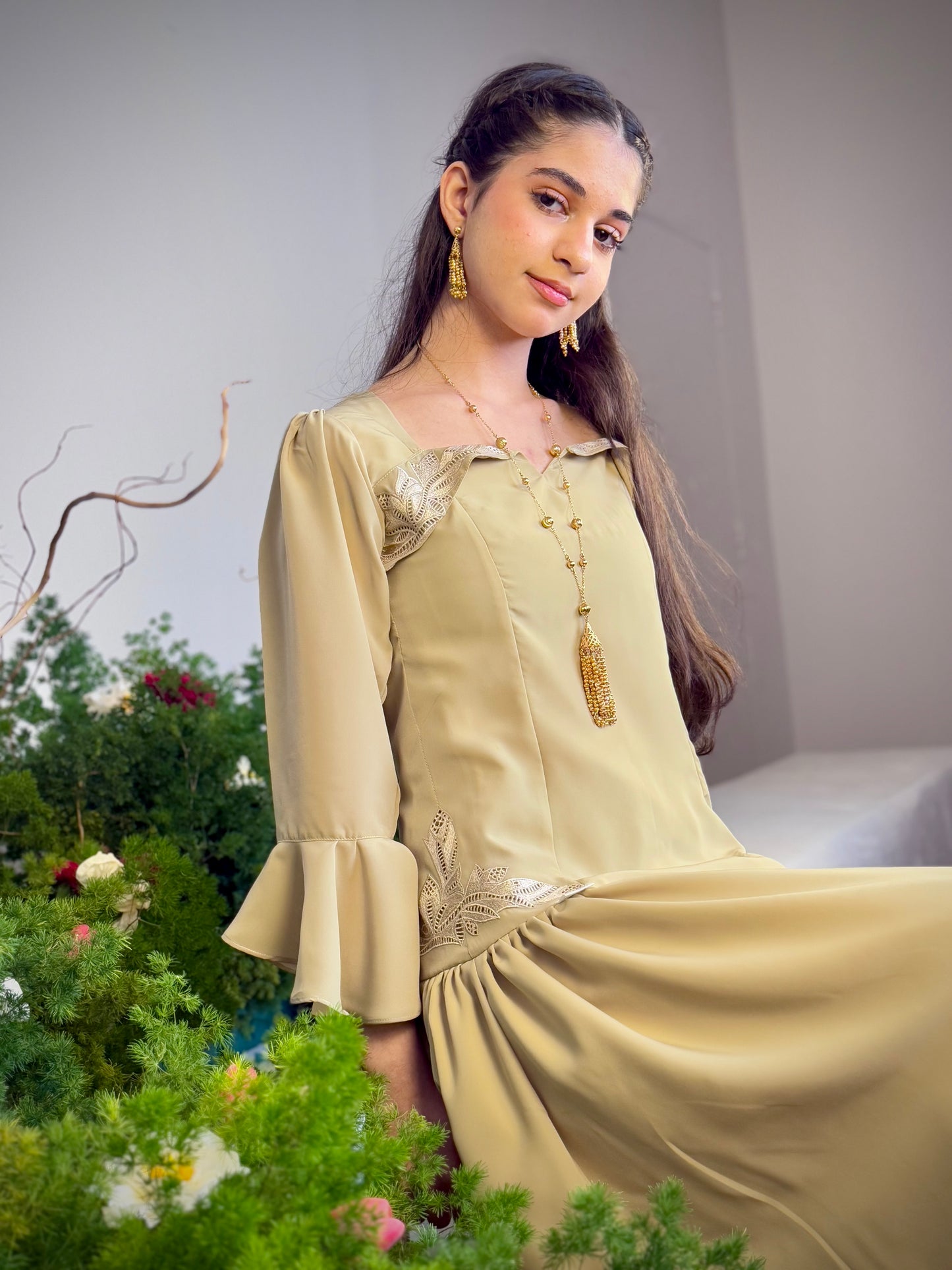 فستان من الحرير الالماس  مع تطريز مخرم