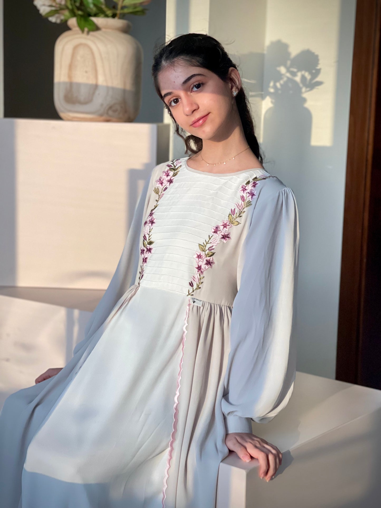 فستان كريب طبقتين مع تطريز (الأم والبنت )