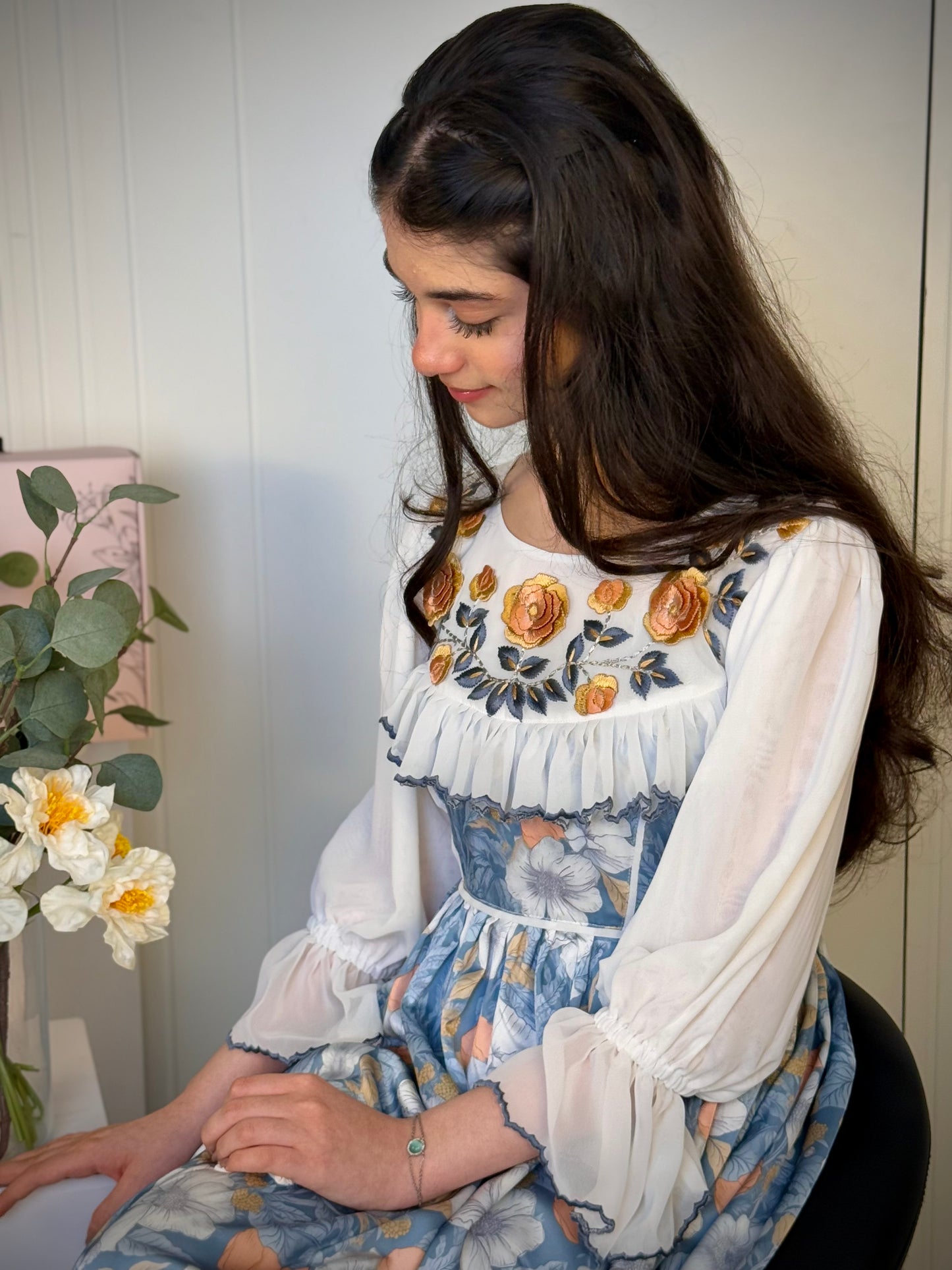 فستان من الحرير مع تطريز 3d