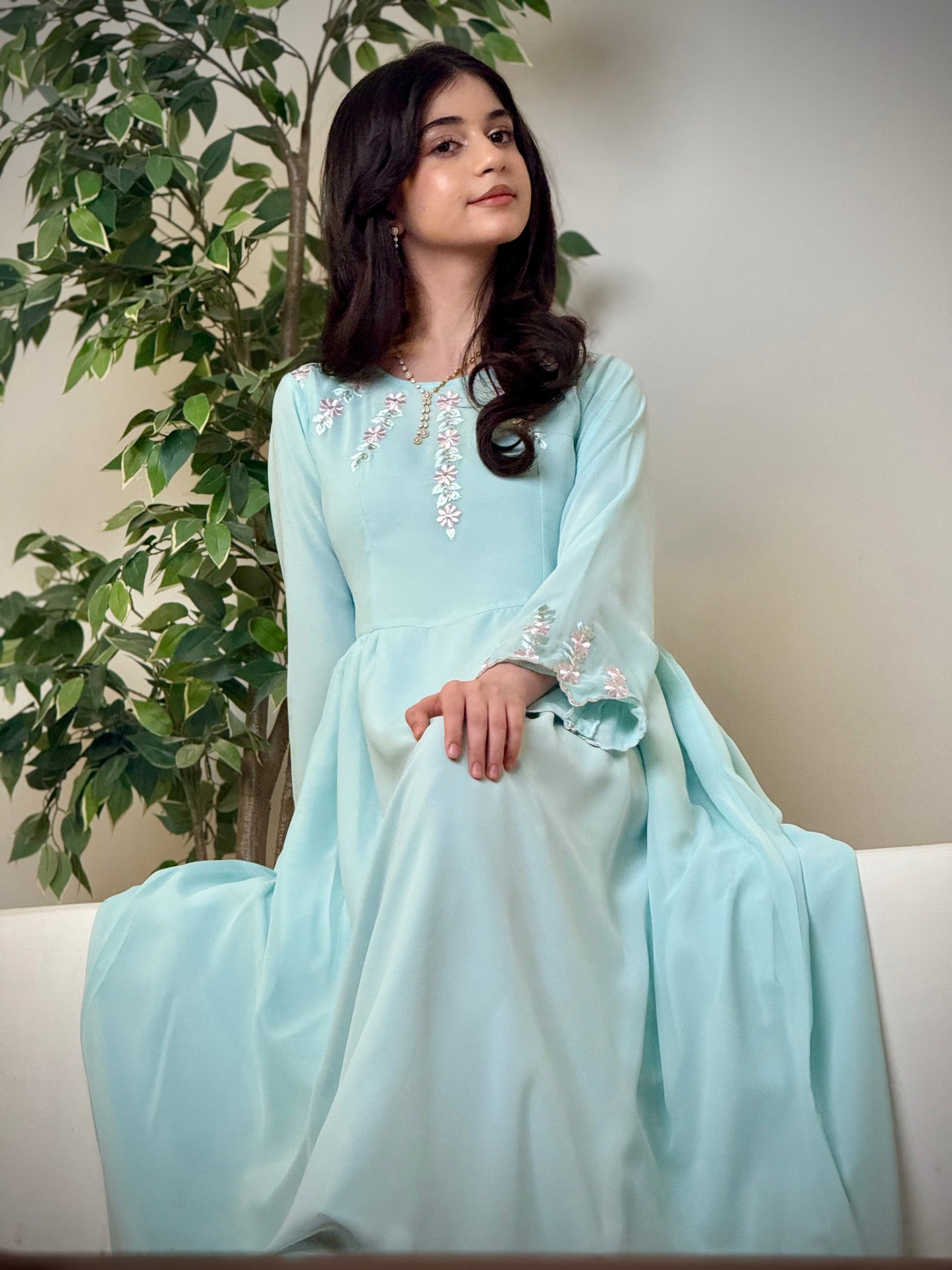 فستان  شيفون مع تطريز