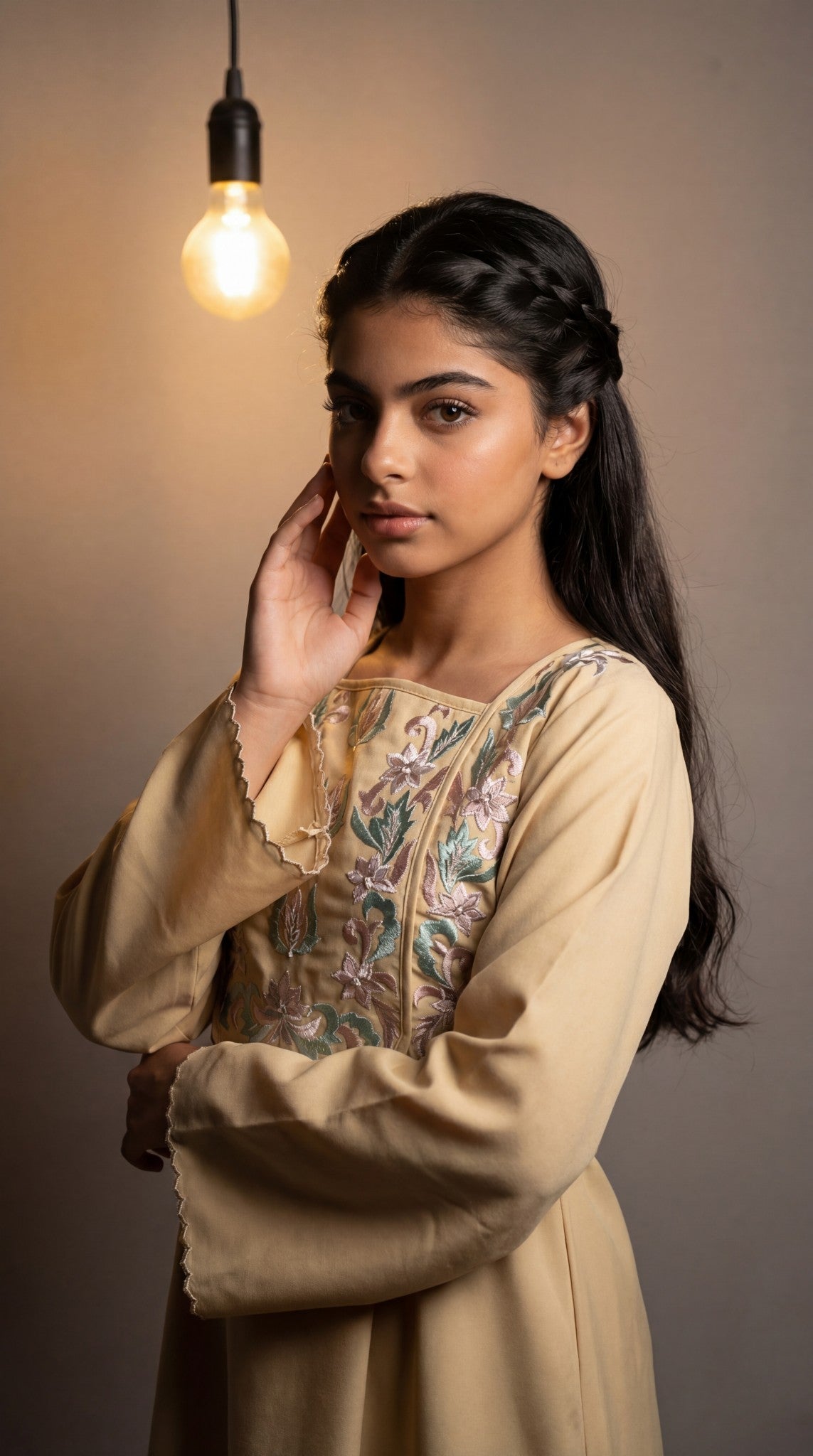 فستان من الكرب مع تطريز