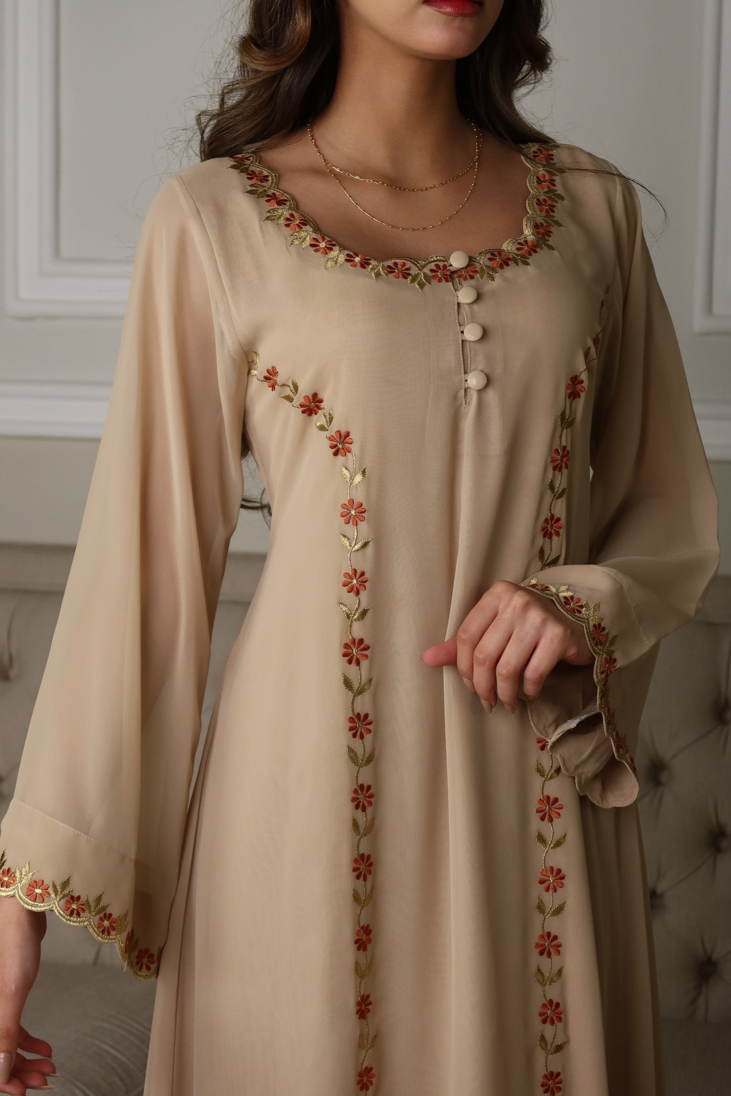 دبل شيفون مطرز بشكل ناعم