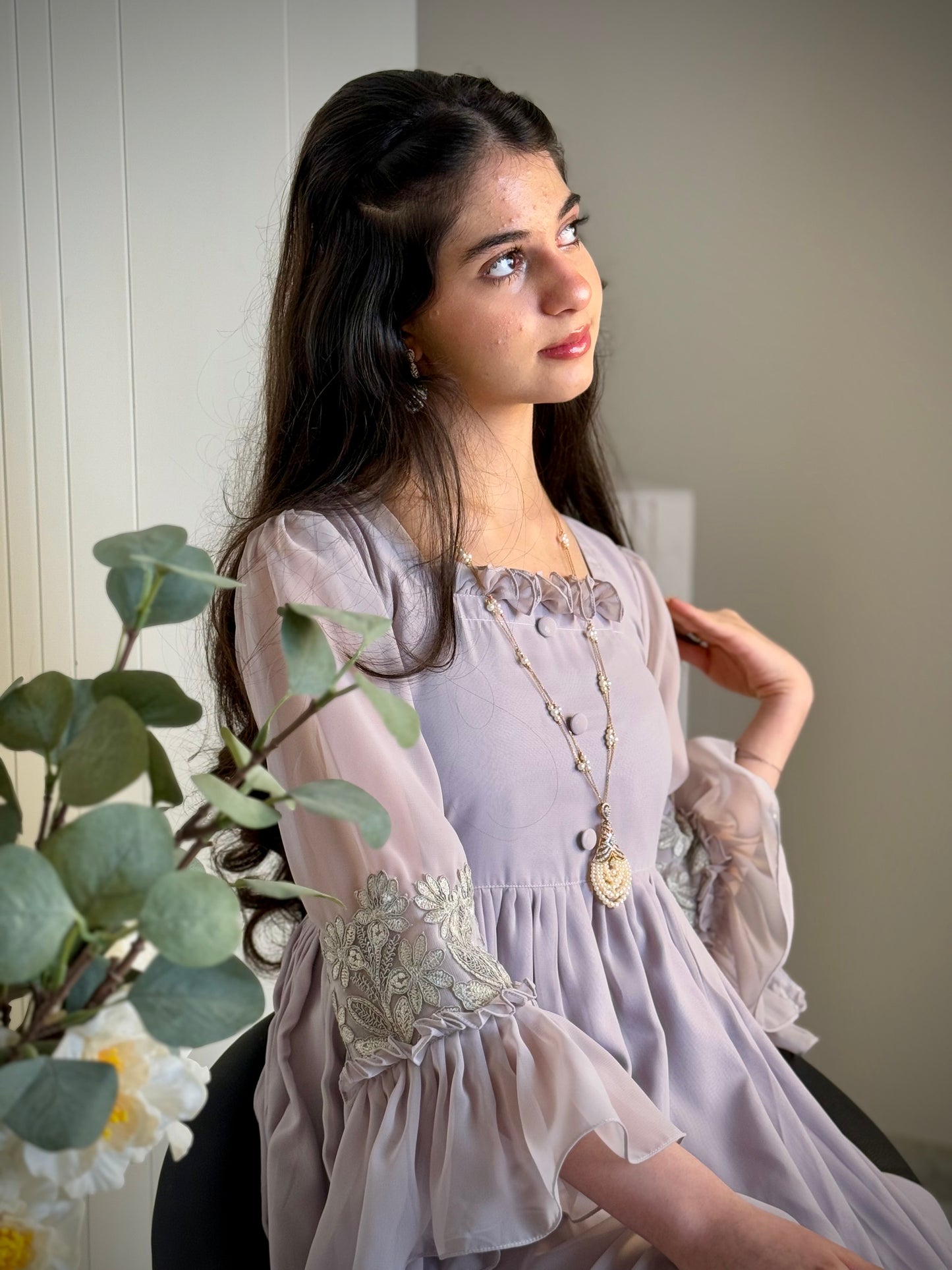 فستان من الشيفون مع دانتيل