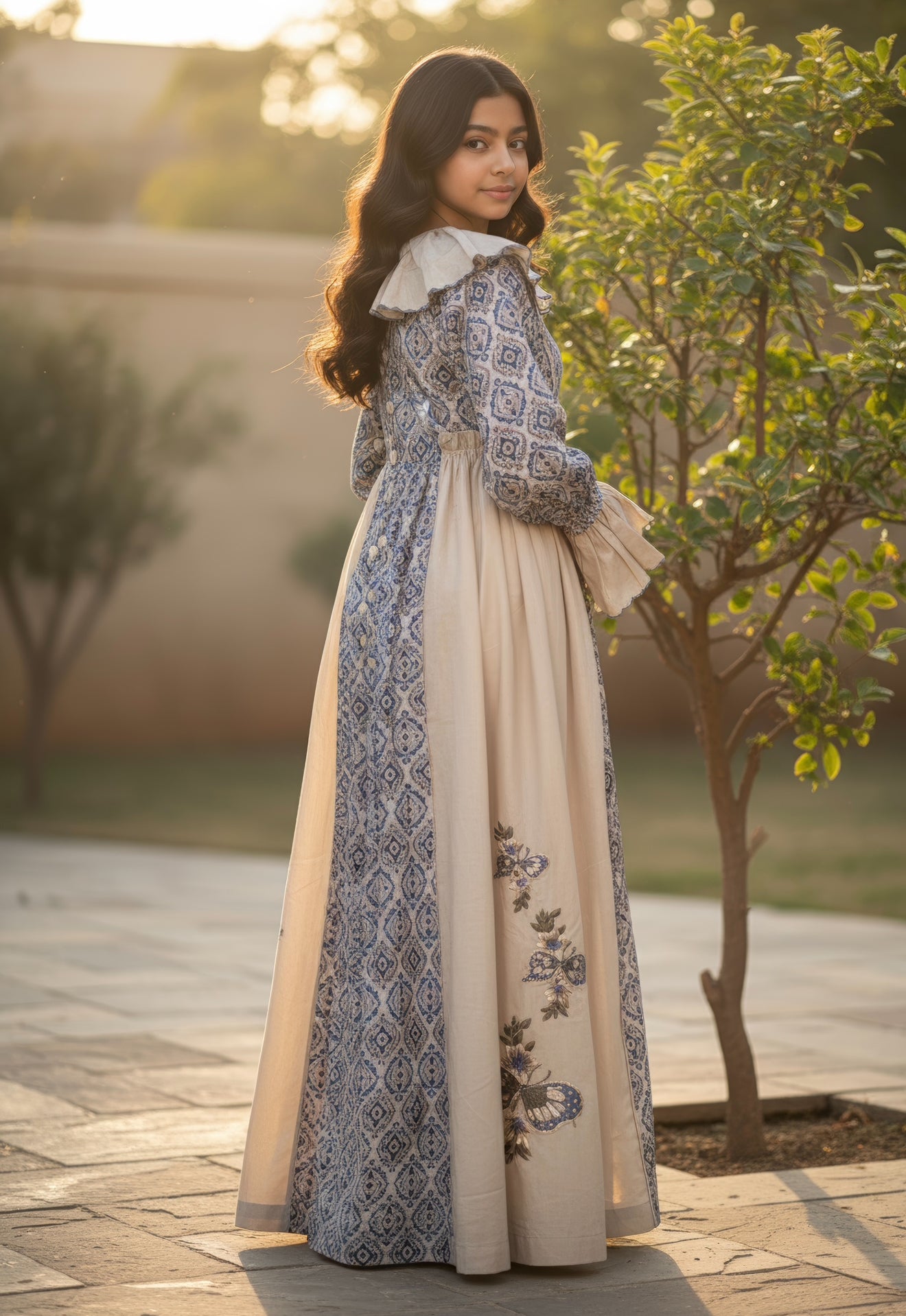 فستان قطن مع تطريز ودمج الساده