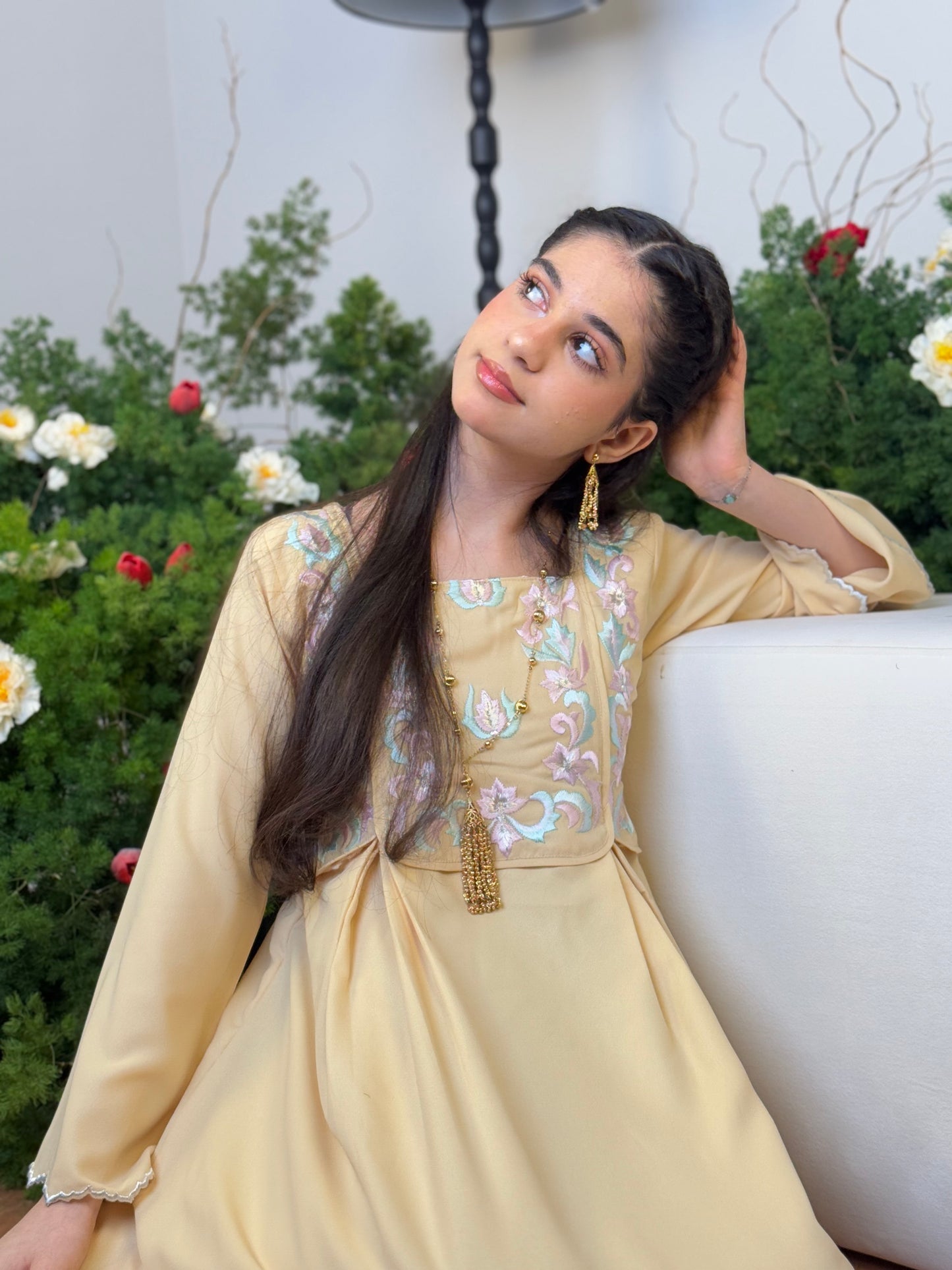 فستان من الكرب مع تطريز