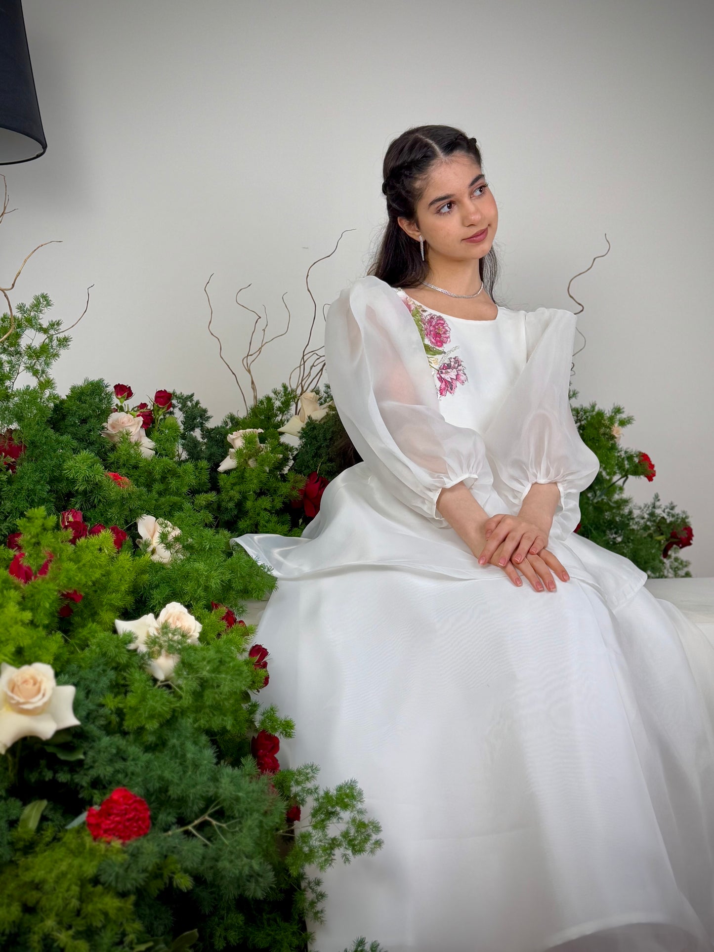 فستان من الاورجنزا مع تطريز وشك