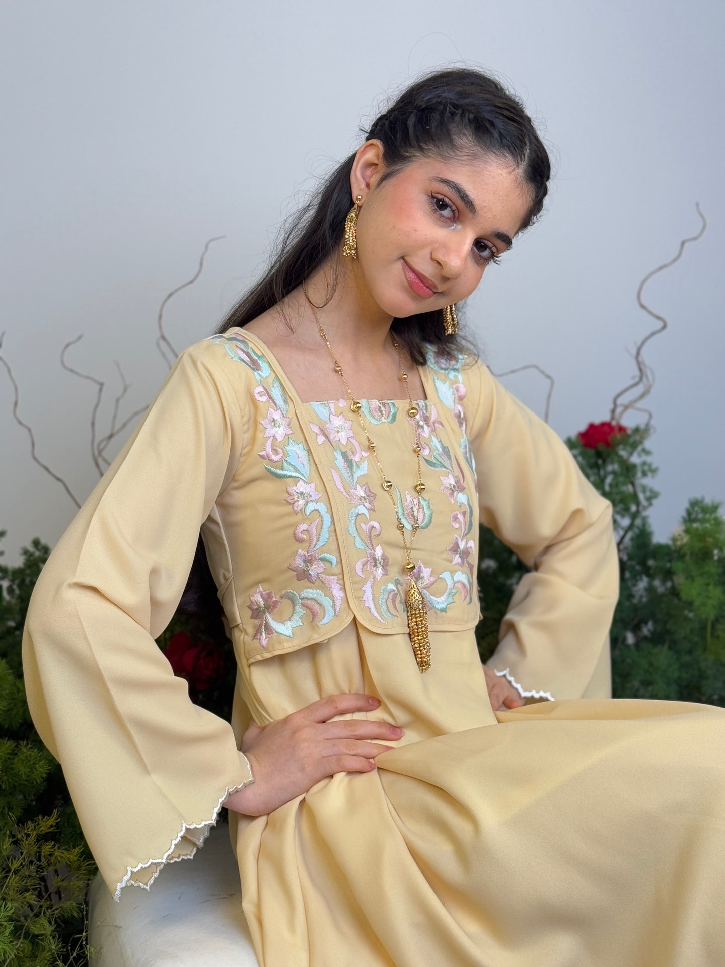 فستان من الكرب مع تطريز