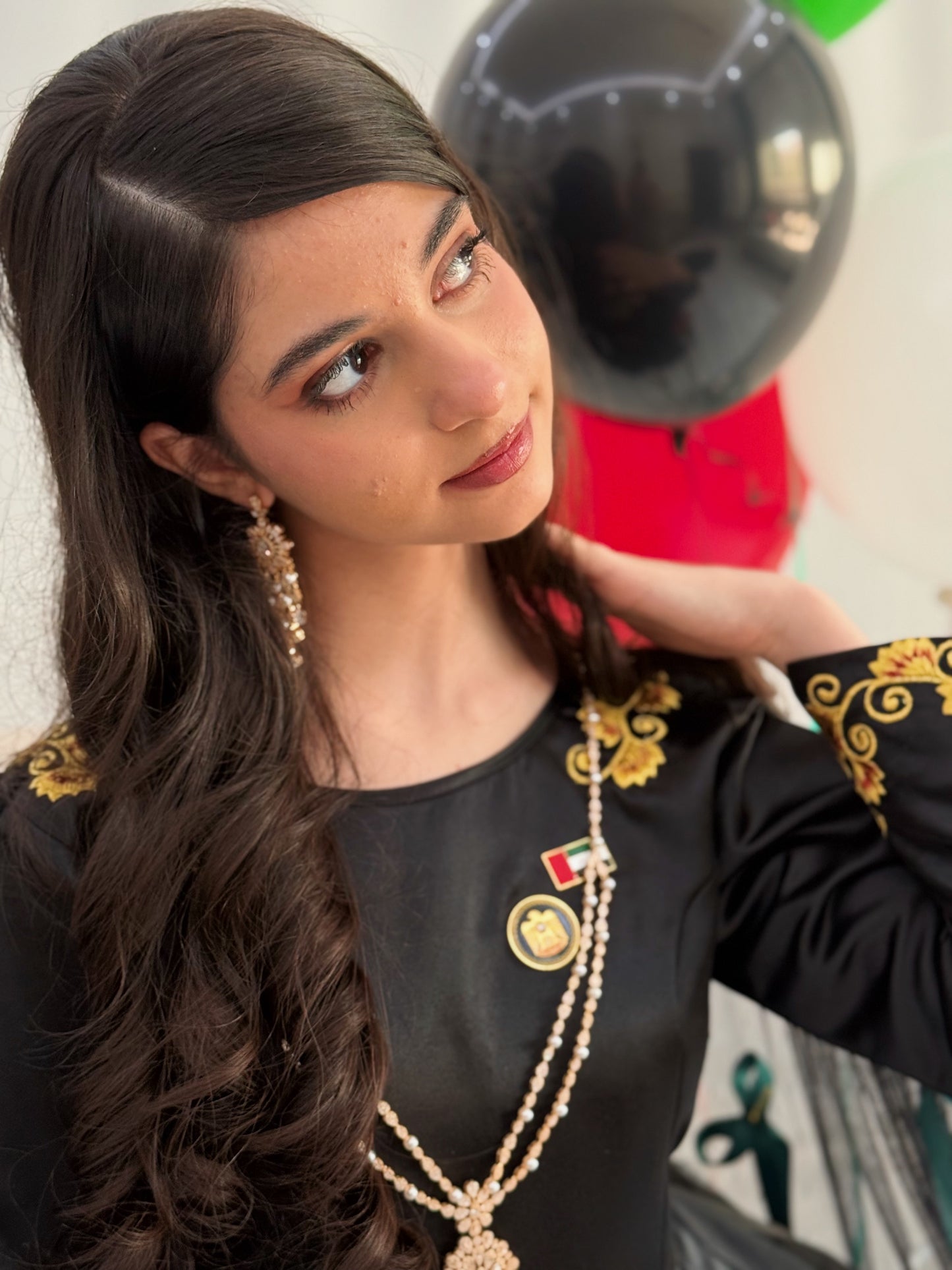 فستان  مع تطريز وتور