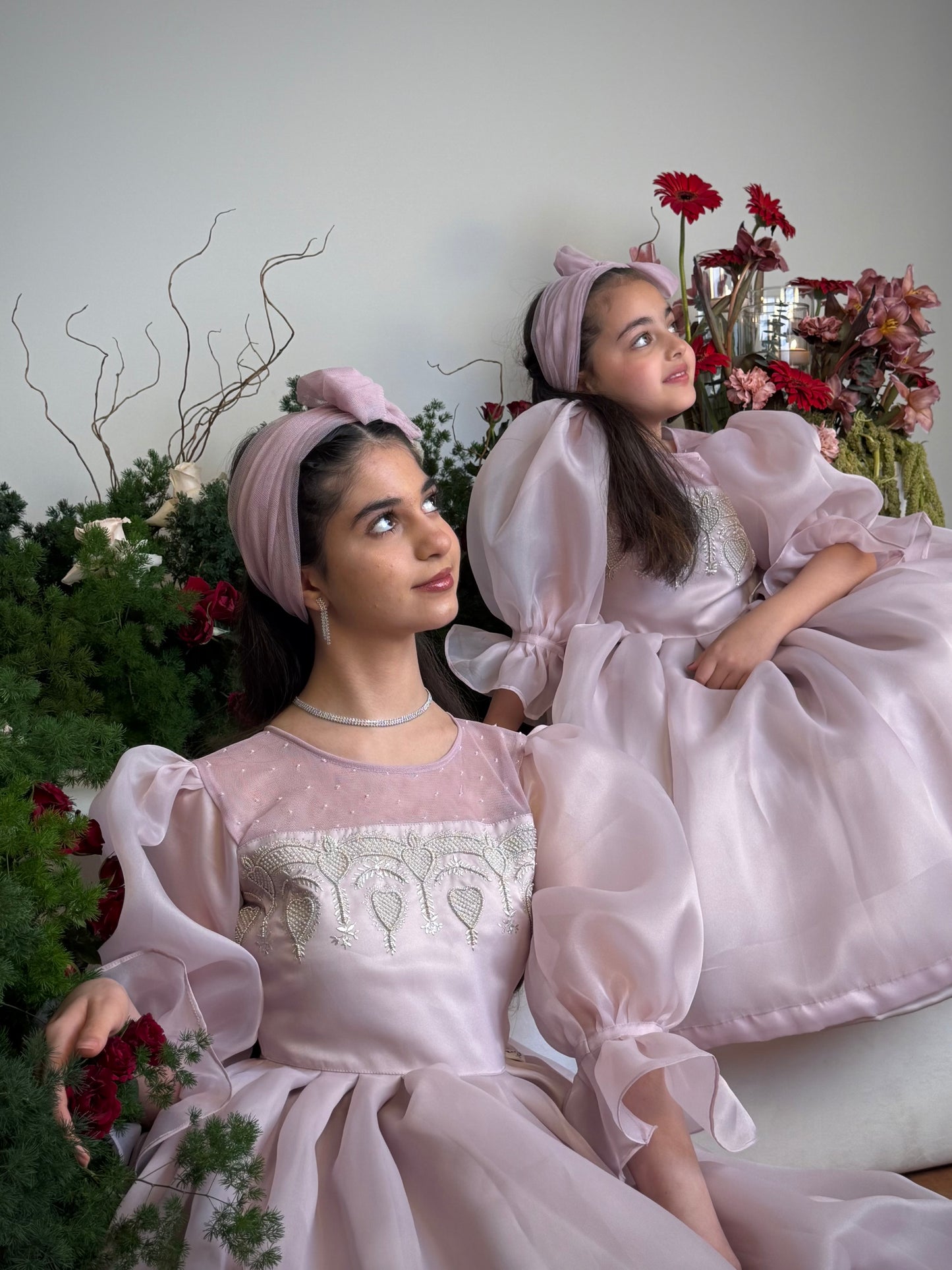 فستان من الاورجنزا مع دانتيل مشكوك