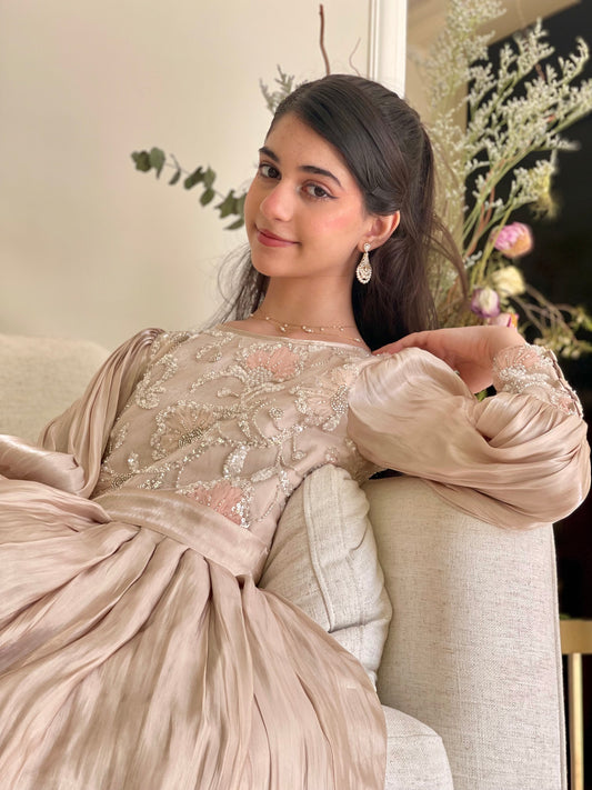 فستان روز ارجنزا مع صدرية مشغوله وجيبون داخلي منفصل