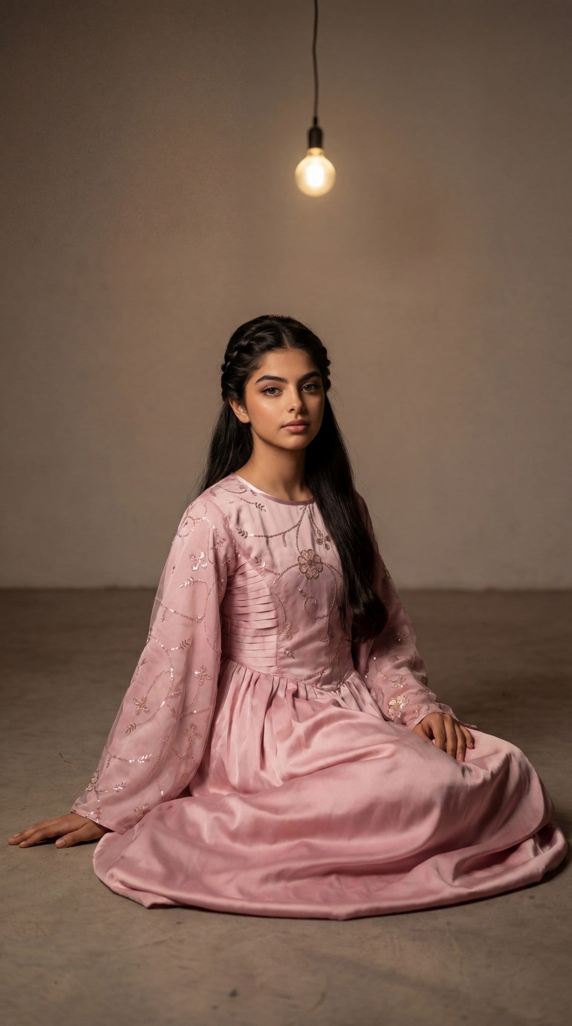 فستان  حرير الماس مع تور مشغول ترتر وتطريز